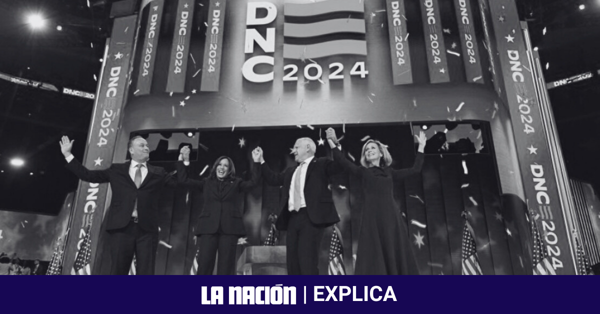 De izq. a der.: Douglas Emhoff, Kamala Harris, Tim Walz y Gwen Walz se saludan al final del último día de la Convención Nacional Demócrata en Chicago, el 22 de agosto de 2024. Kamala Harris aceptó la nominación presidencial demócrata, prometiendo un “nuevo camino” y advirtiendo que Trump retrocederá a Estados Unidos si gana en noviembre. (Foto de ANDREW CABALLERO-REYNOLDS / AFP)