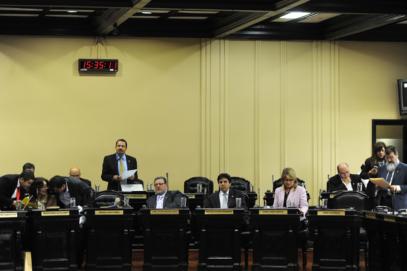 Los actuales diputados dieron un paso contrario a los de 1985: anularon el alza automática anual de un 10% en salarios. Ahora, podrían debatir el alza del 30% de sus predecesores. | EYLEEN VARGAS