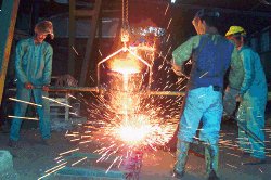 La fundicion de acero es una de las actividades que se realiza en Costa Rica con fines de exportación o de mercado interno. Costa Rica exportó a Estados Unidos $47,1 millones en todo tipo de productos de metalmecánica, en el 2016. Foto: Archivo