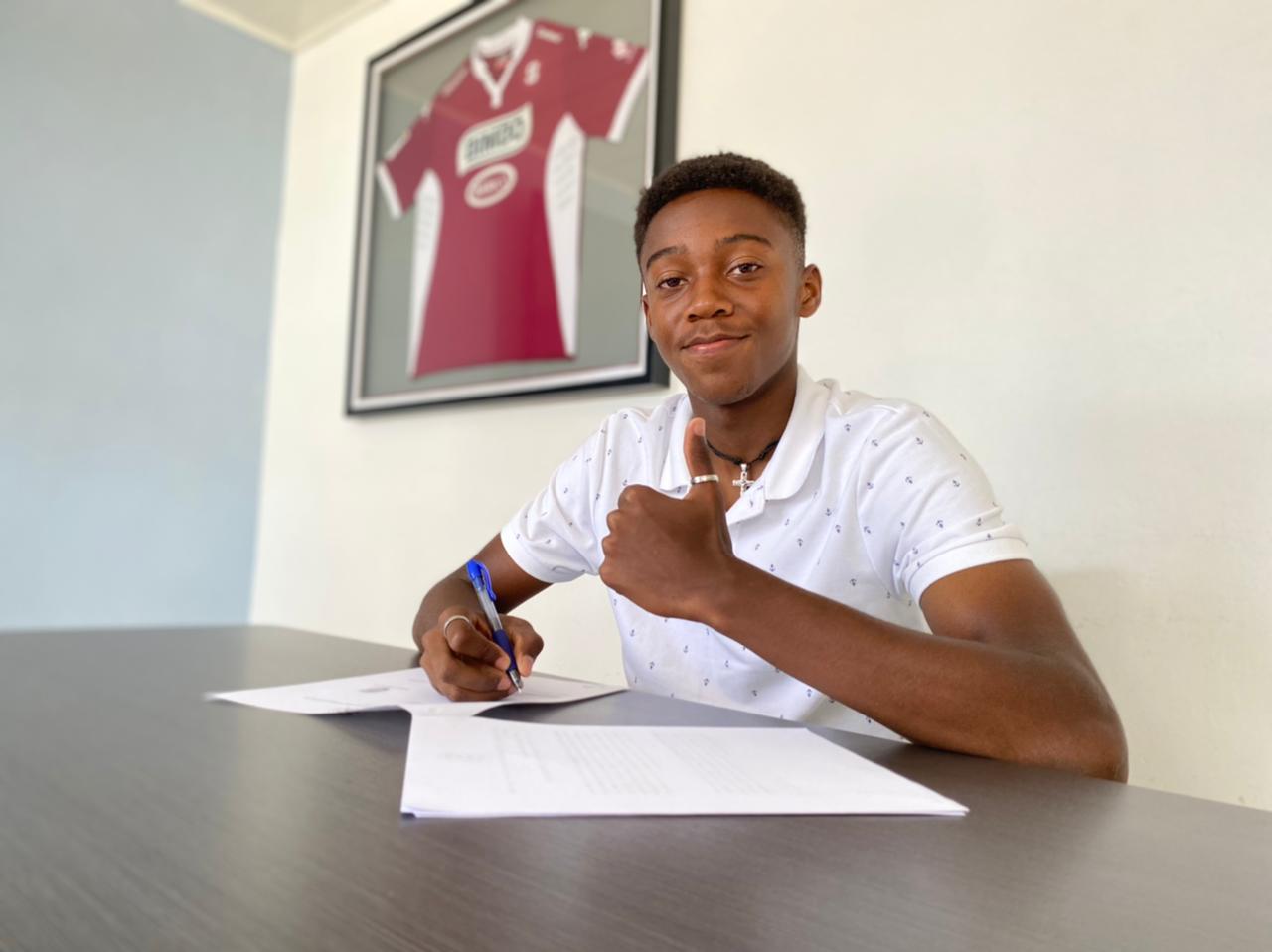 Tristan Demetrius firmó una extensión de contrato con Saprissa, aunque el club no especificó el tiempo de ese vínculo. Foto: Facebook Saprissa