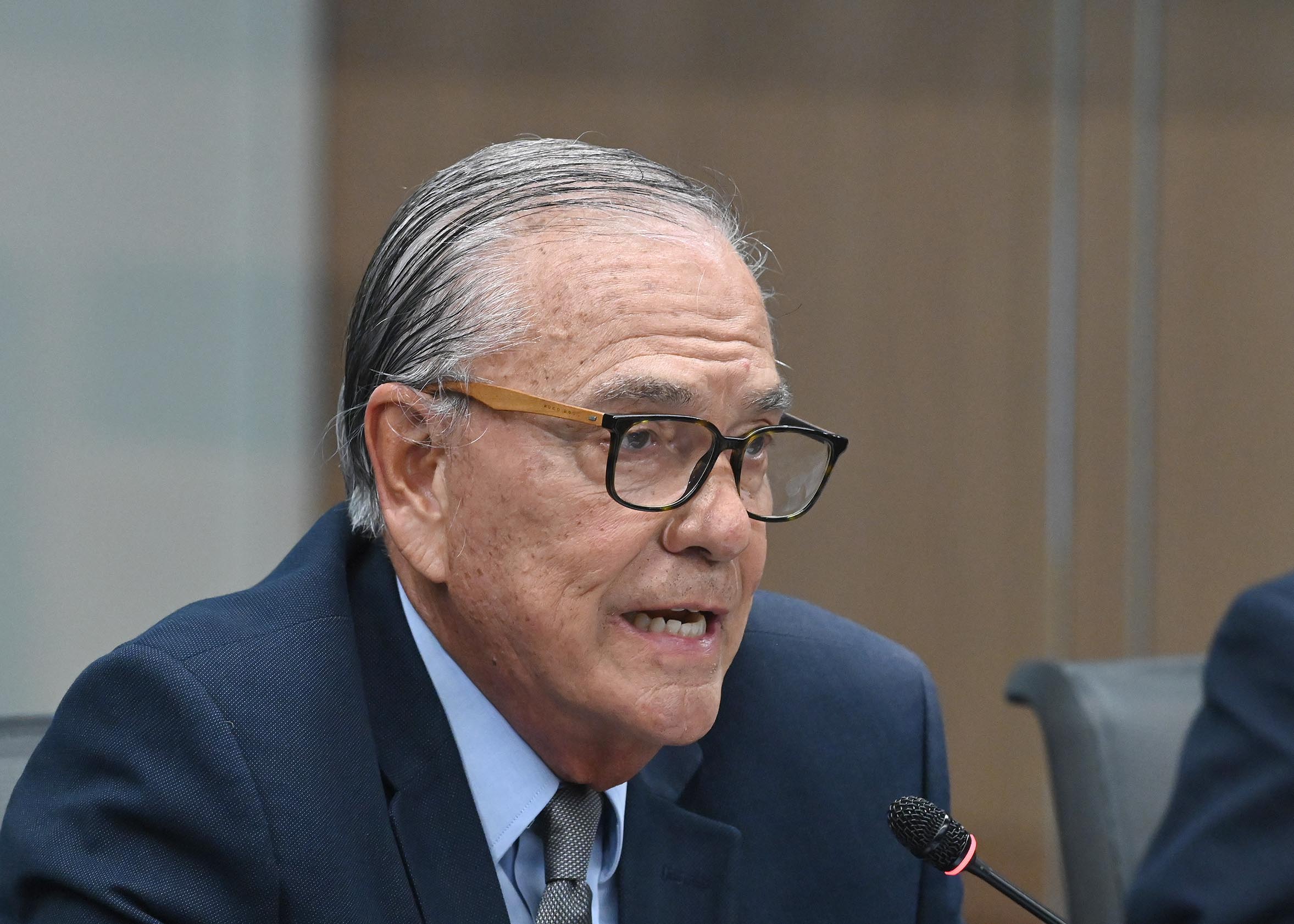 10 de julio del 2025. Asamblea Legislativa. 13:00 hrs. La Junta Directiva del Banco Nacional comparece ante la comisión legislativa de control de ingreso y gasto. Maximiliano Alvarado Ramírez (presidente), Noylin Cruz Suárez (vicepresidenta), Rolando Saborío Jiménez (secretario) y los directores María Brenes Quesada, María del Milagro Solórzano León, Anabelle Chaves Soto y Randall Monge Saborío. En la foto: Directivos respondieron las consultas de los diputados. Maximiliano Alvarado (izq) conversa con Rolando Saborío. Foto: Albert Marín