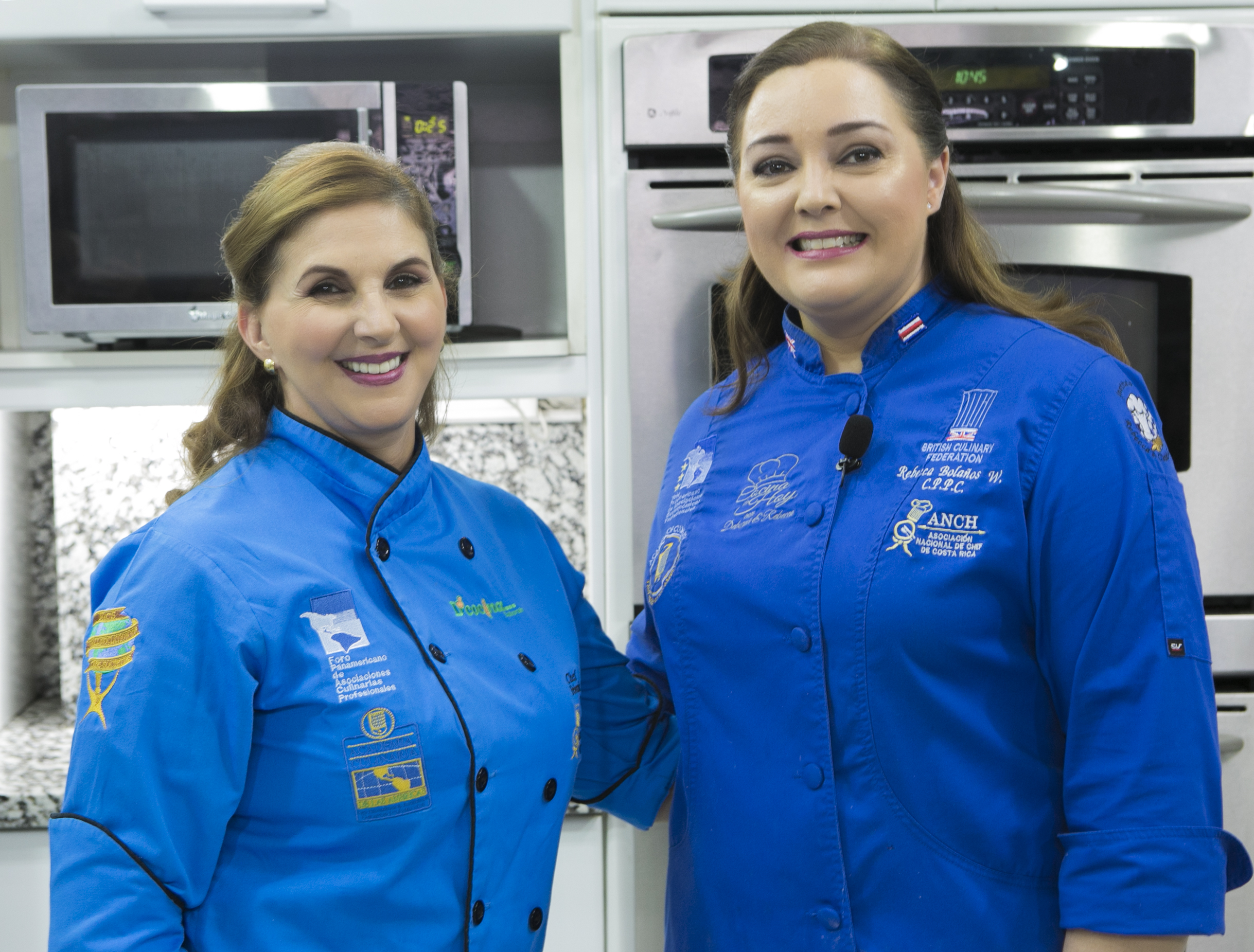Chef Deborah Azevedo en una cocina
