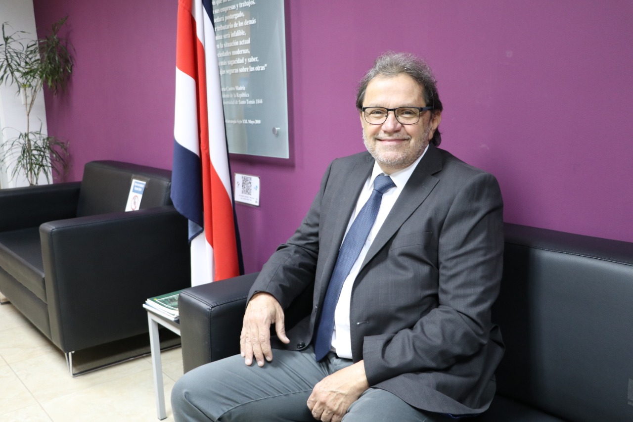 Rolando Herrero Acosta es médico, oncólogo, investigador en temas de cáncer, y más recientemente lidera la investigación sobre anticuerpos de covid-19 en los costarricenses.
Fotografía: MICITT
