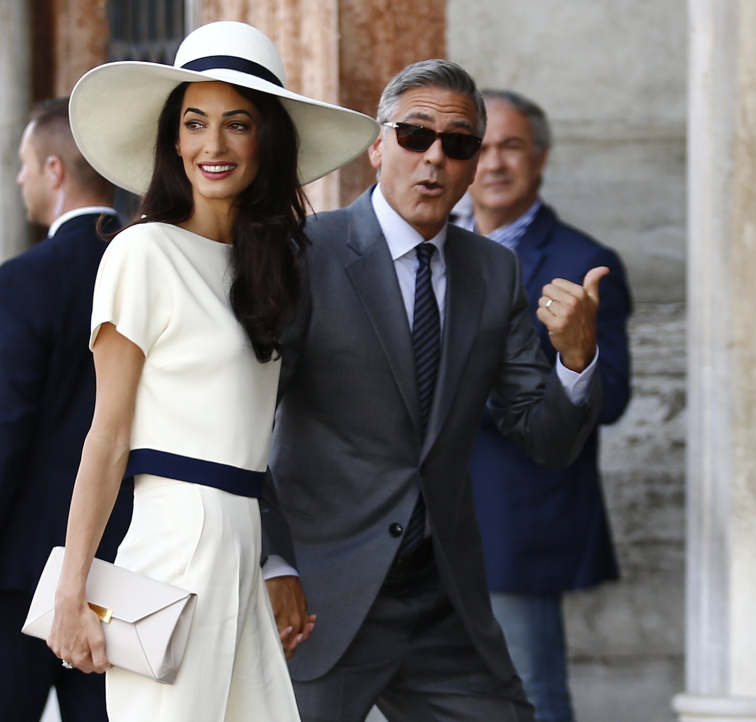George Clooney y Amal Alamuddin tuvieron una segunda oportunidad para decir "sí, acepto" al celebrar su boda civil en un palacete histórico situado al lado del Gran Canal de Venecia.