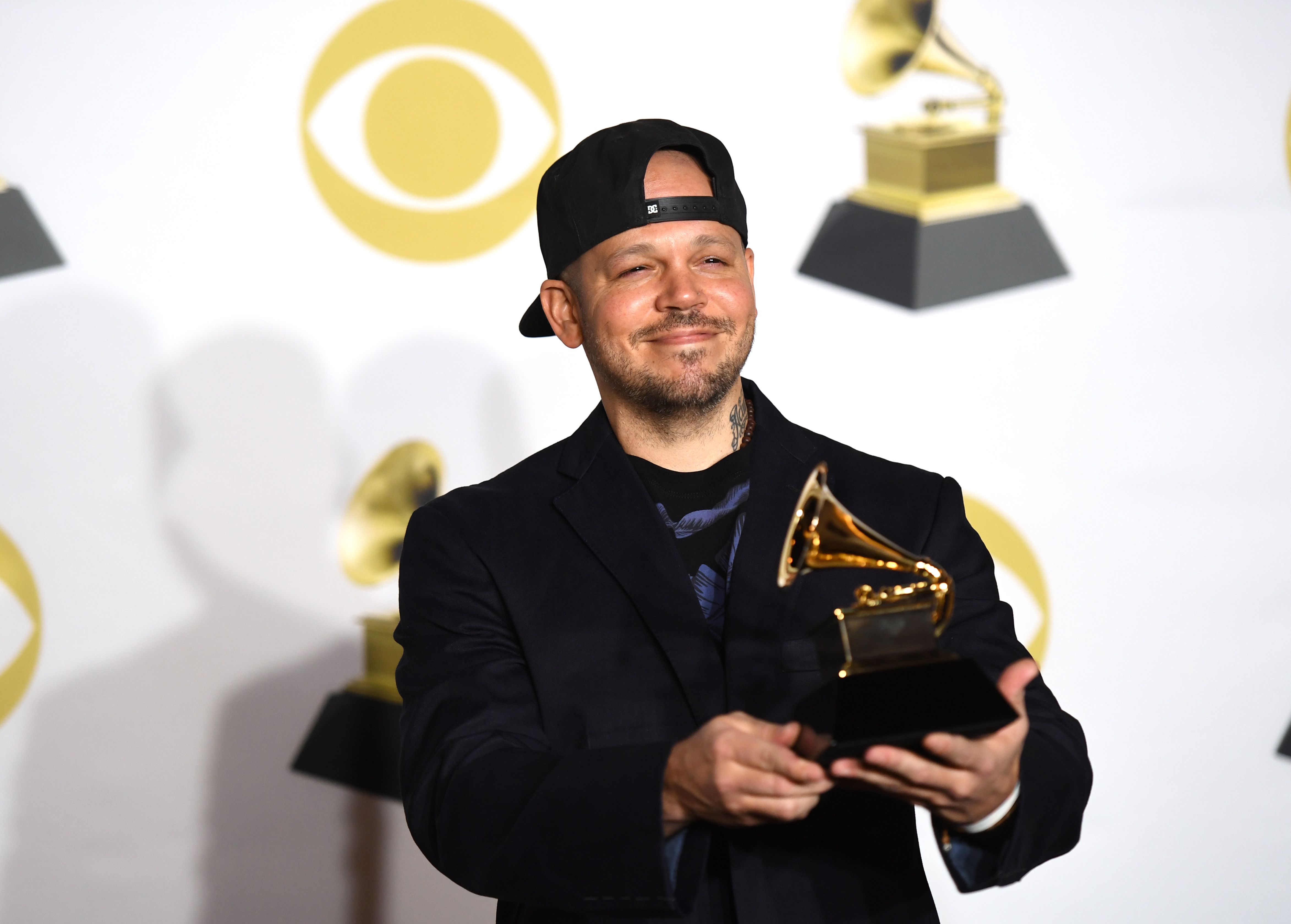 Residente (René Pérez) recibió el Grammy a mejor álbum de rock latino por su disco solista, Residente (2017). AP