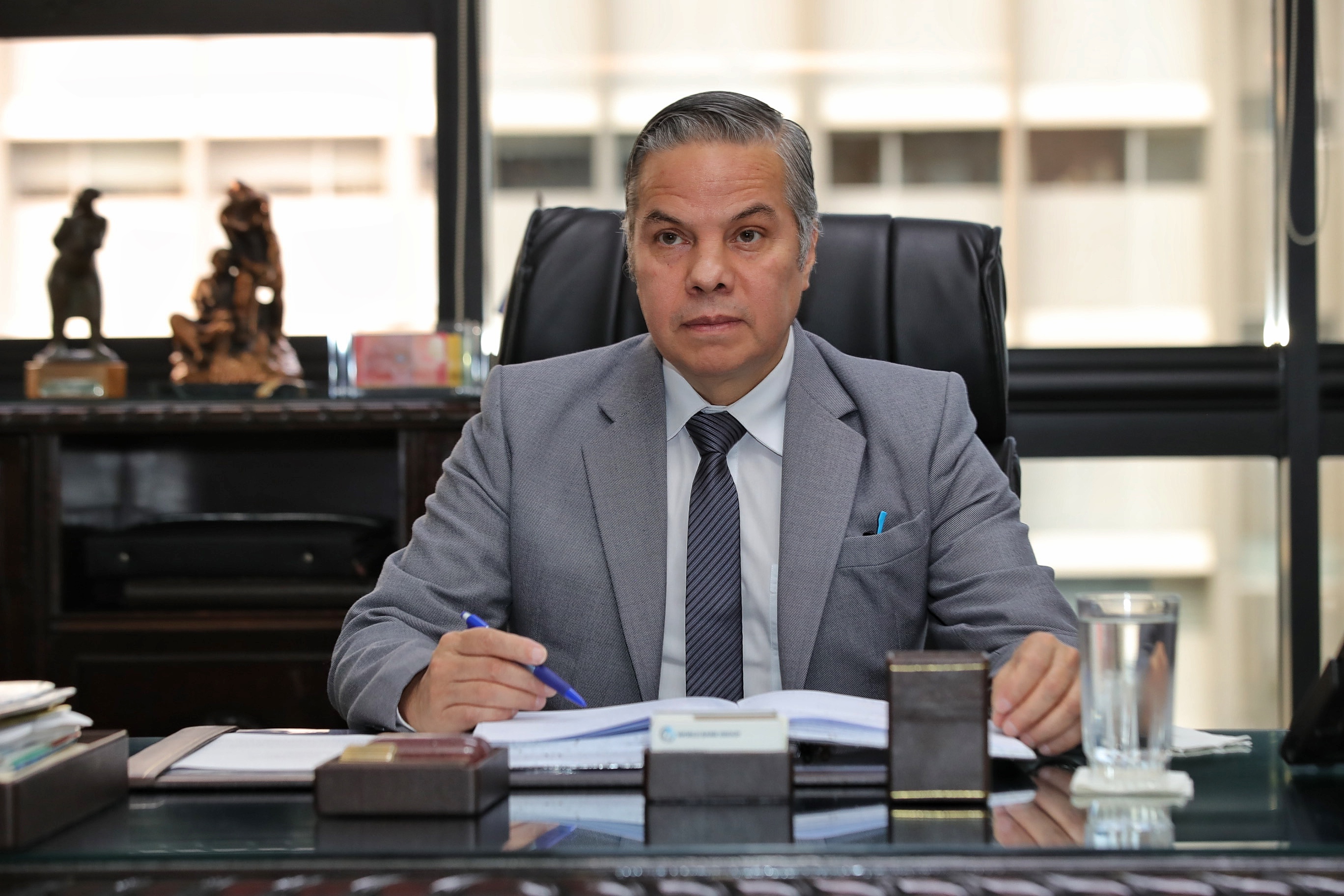Voto de Róger Madrigal, presidente del Banco Central, fue decisivo para que préstamo con el BCIE lograra el aval institucional. Foto: John Durán.