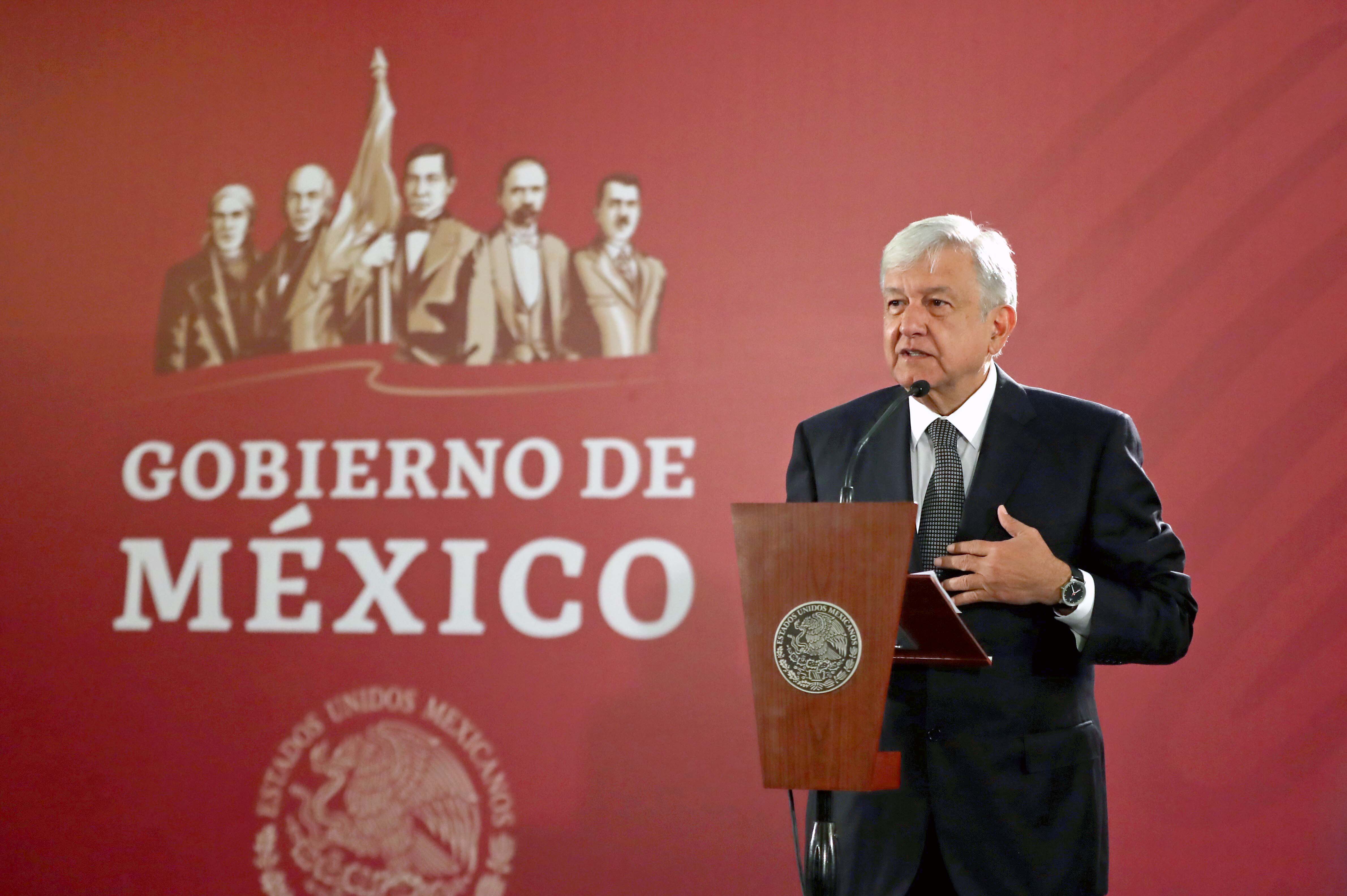 El presidente Andrés Manuel López Obrador ofrece su primera conferencia matutina en Palacio Nacional. Foto: Agencia El Universal