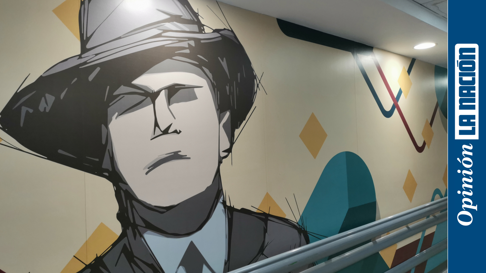 Imagen pintada en pasillo interno de Hospital Calderón Guardia