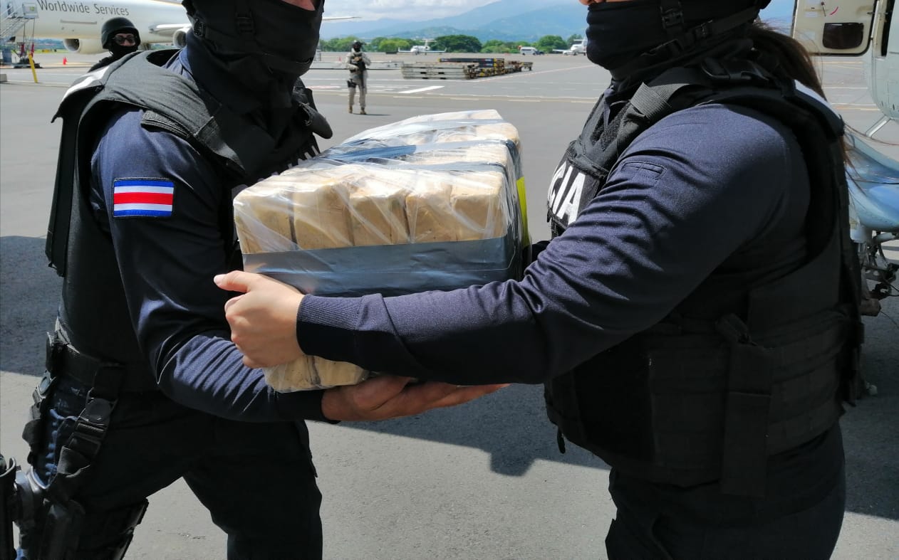 En la operación de este martes participaron la Policía de Control de Drogas, el Servicio de Vigilancia Aérea y el Servicio Nacional de Guardacostas. Foto: MSP.