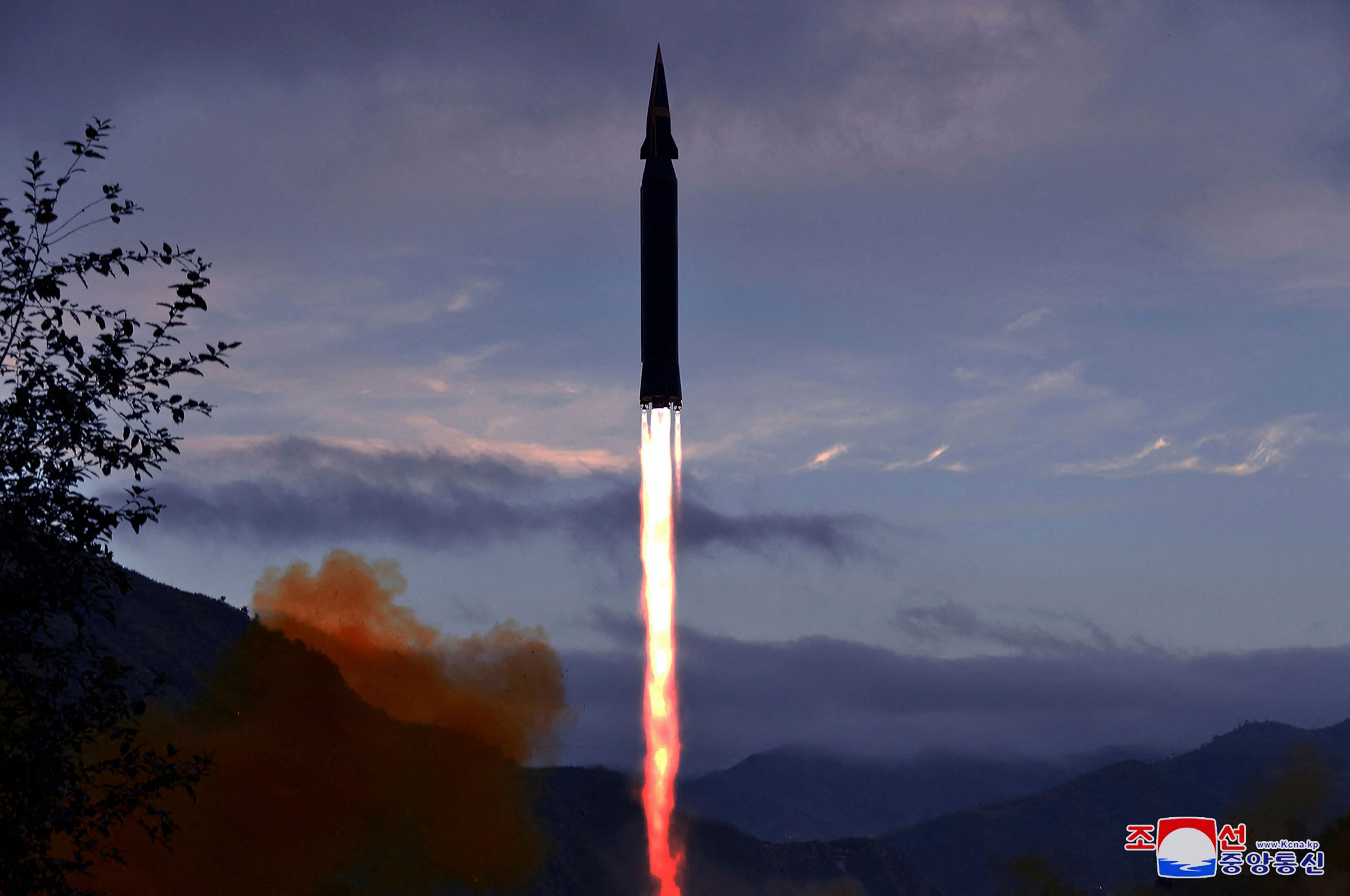 This picture taken on September 28, 2021 and released from North Korea's official Korean Central News Agency (KCNA) on September 29 shows the Academy of Defence Science of the DPRK test-firing a hypersonic missile Hwasong-8 newly developed by it in Toyang-ri, Ryongrim County of Jagang Province, North Korea. - North Korea has successfully tested a new hypersonic gliding missile, state media reported Wednesday, in what would be the nuclear-armed nation's latest advance in weapons technology.
Tuesday's launch was of "great strategic significance", the official Korean Central News Agency said, as the North seeks to increase its defence capabilities a "thousand-fold". (Photo by STR / KCNA VIA KNS / AFP) / - South Korea OUT / ---EDITORS NOTE--- RESTRICTED TO EDITORIAL USE - MANDATORY CREDIT "AFP PHOTO/KCNA VIA KNS" - NO MARKETING NO ADVERTISING CAMPAIGNS - DISTRIBUTED AS A SERVICE TO CLIENTS
THIS PICTURE WAS MADE AVAILABLE BY A THIRD PARTY. AFP CAN NOT INDEPENDENTLY VERIFY THE AUTHENTICITY, LOCATION, DATE AND CONTENT OF THIS IMAGE. /