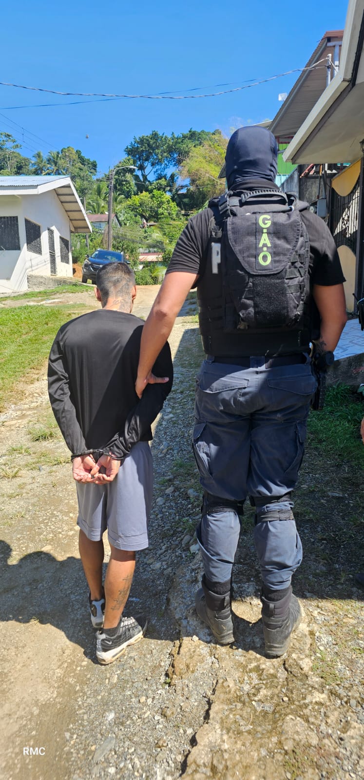 La captura de Casanova León ocurrió en Corales I de Limón. El hombre de 28 años tiene orden de captura por varios delitos pendientes. Foto: Cortesía MSP.