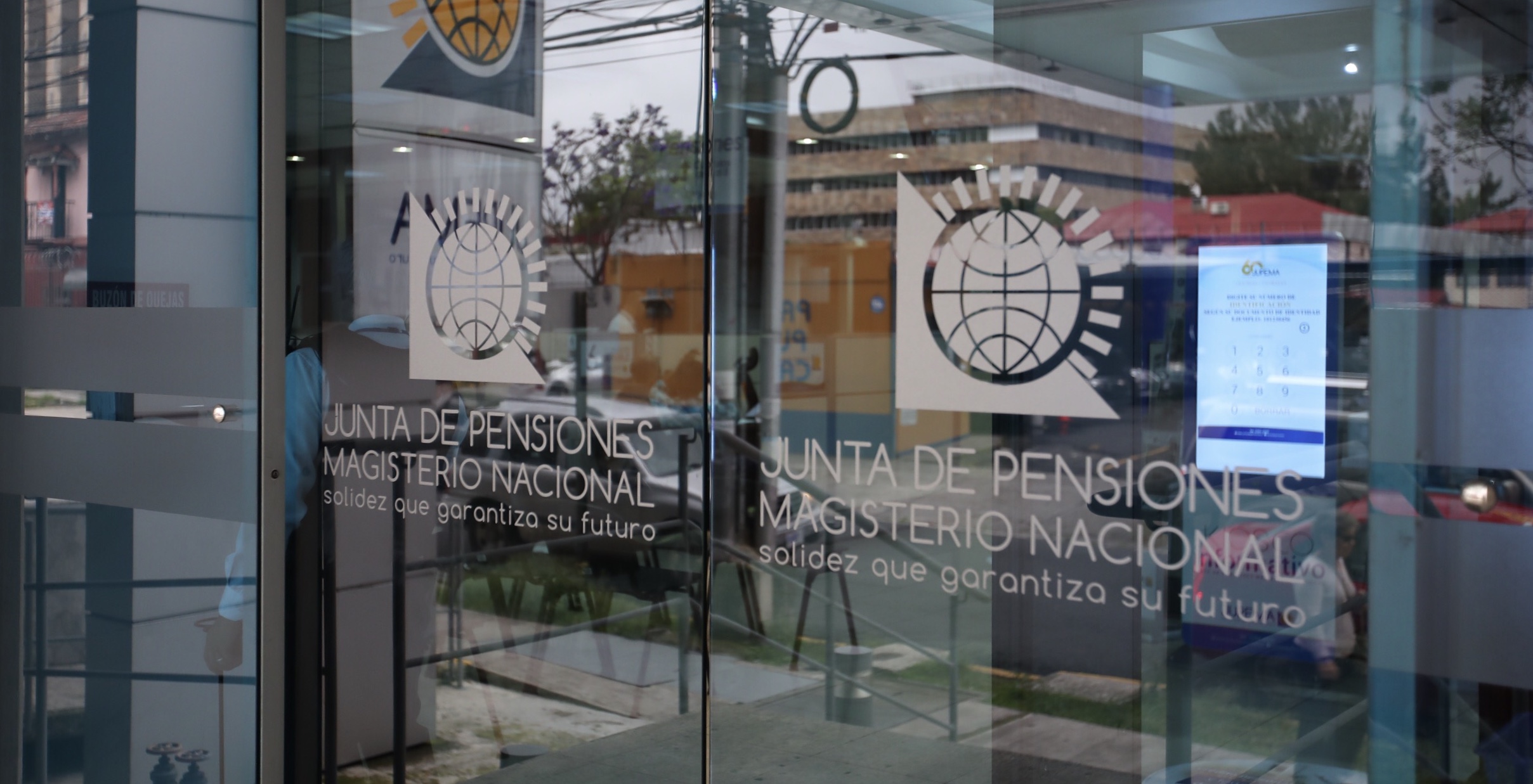 13/06/2018. San José Fachada Junta de Pensiones del Magisterio Nacional. Fotografia: Graciela Solis