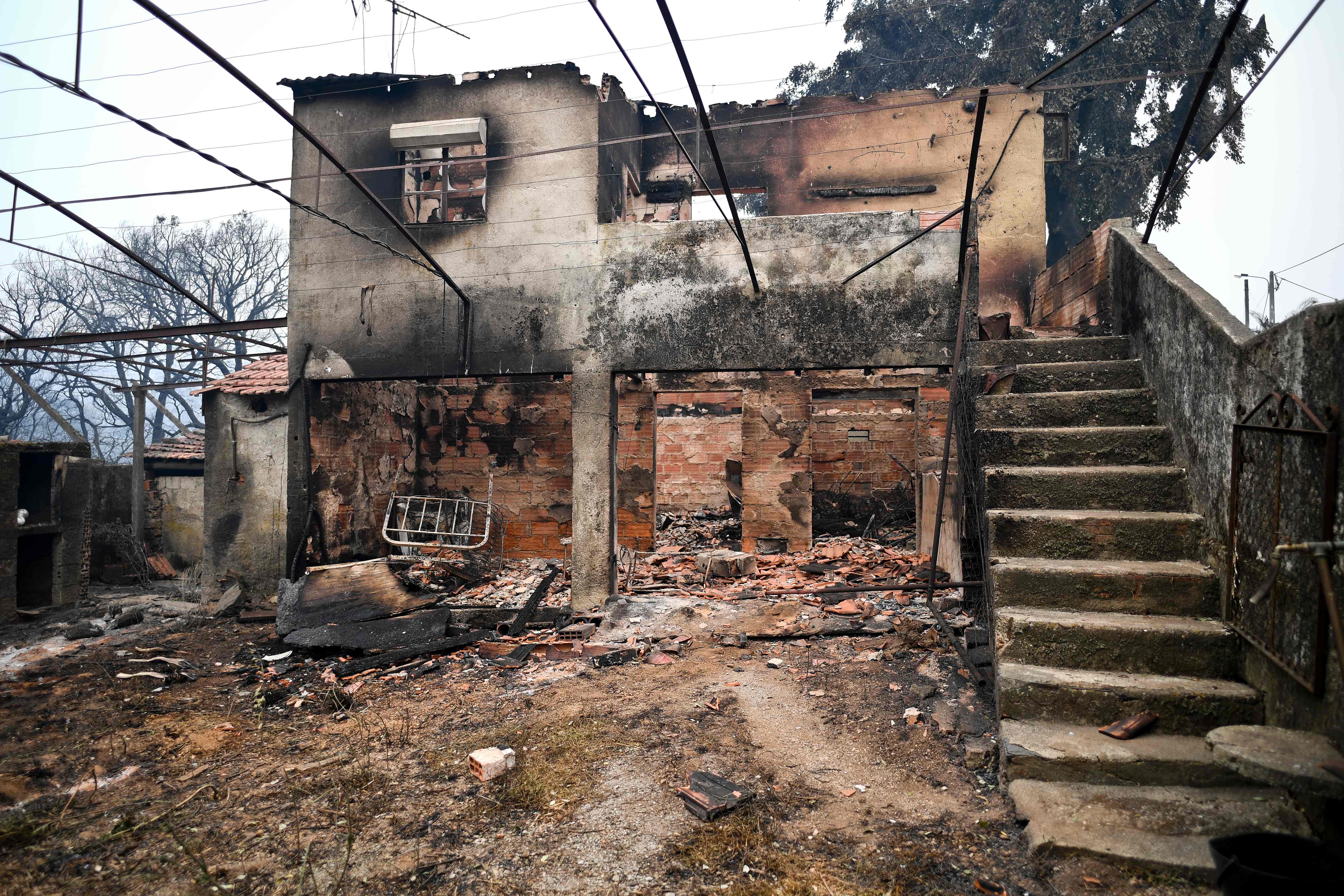Esta casa quedó, como muchas otras, totalmente destruida por el fuego y su propietario murió en el incendio forestal en Pobrais, Pedrogao Grande, en el centro de Portugal.