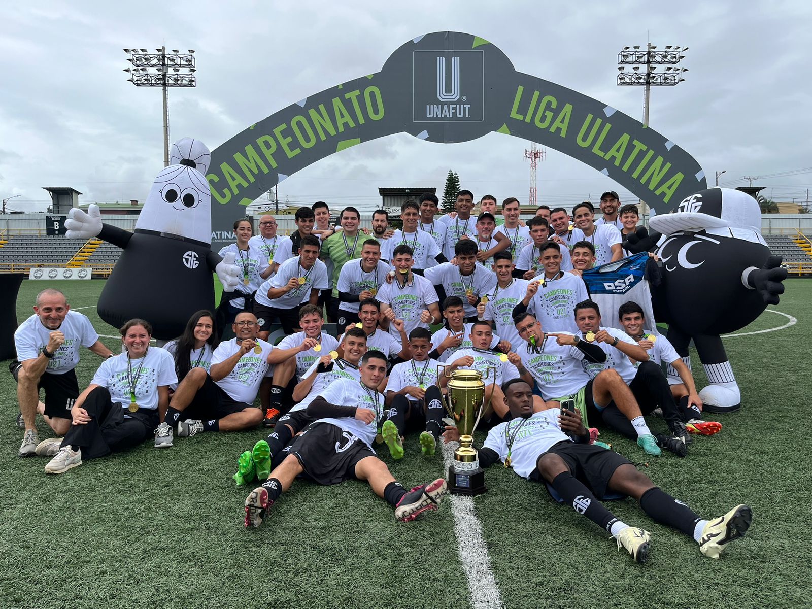 Sporting festeja la obtención del título U-21.