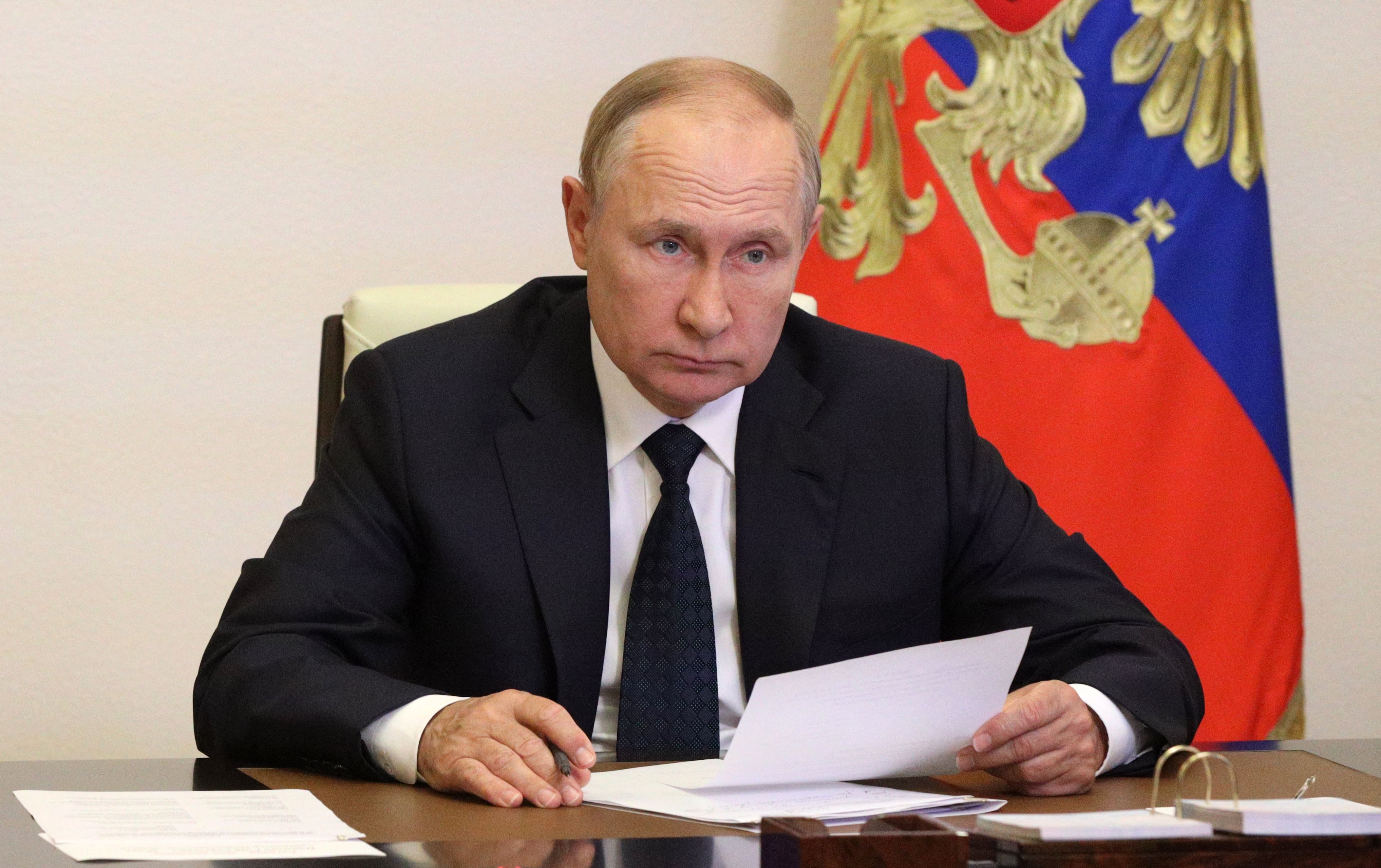 Russian President Vladimir Putin attends a meeting regarding the recent wildfire situation via video conference call at the Novo-Ogaryovo state residence, outside Moscow on August 24, 2022. - The forest fires have devastated nearly 12,000 hectares in the Ryazan region with temperatures rising above 31 degrees Celsius, acting governor of the region Pavel Malkov said. (Photo by Mikhail Klimentyev / Sputnik / AFP)
