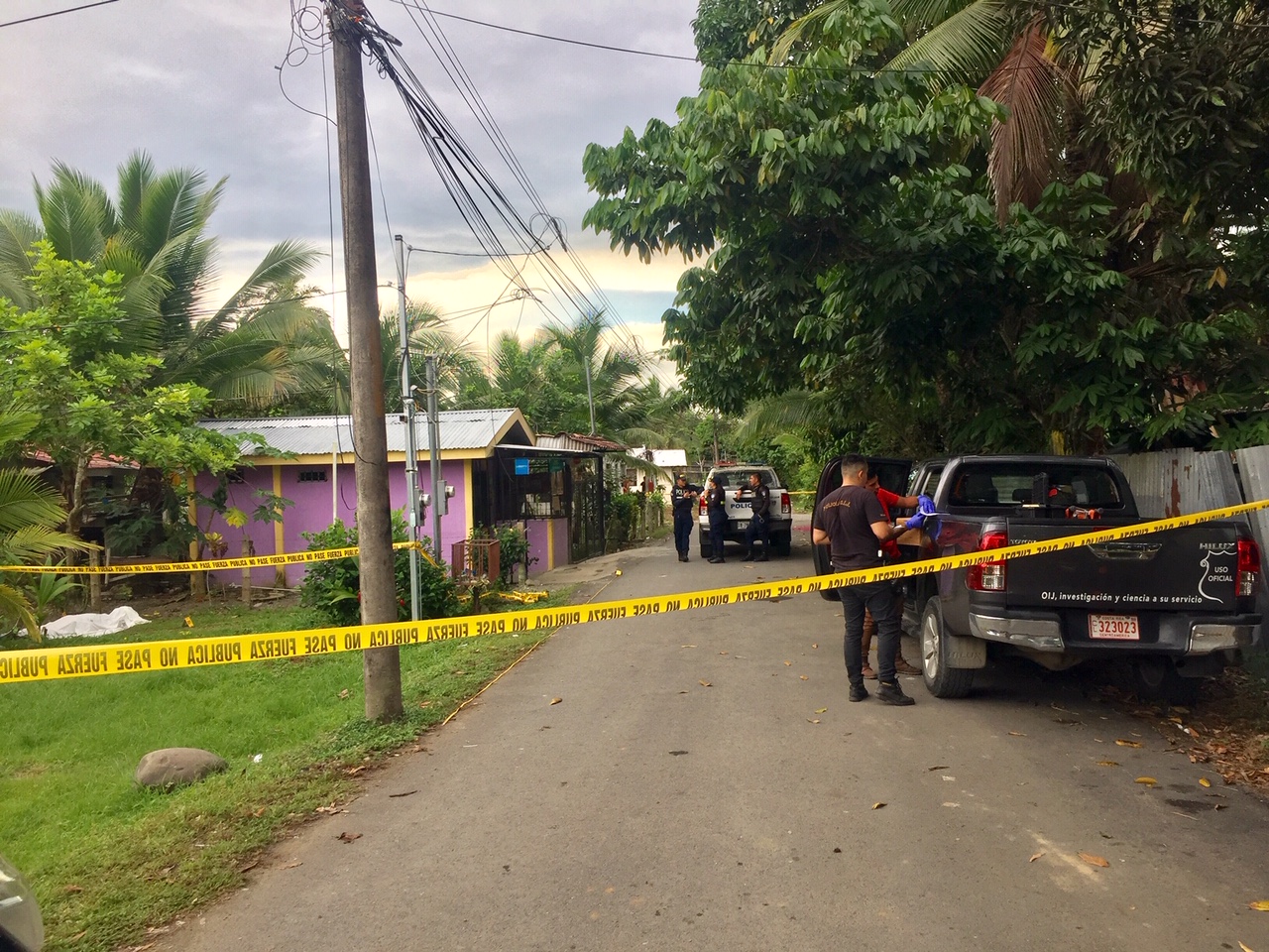 El homicidio en Limón se registró a eso de las 4:20 a. m. El cuerpo de la víctima quedó en el patio de su casa.