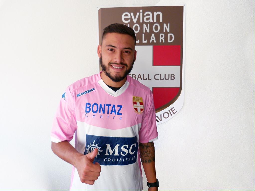 David Ramírez en su presentación oficial con el Evian de Francia.