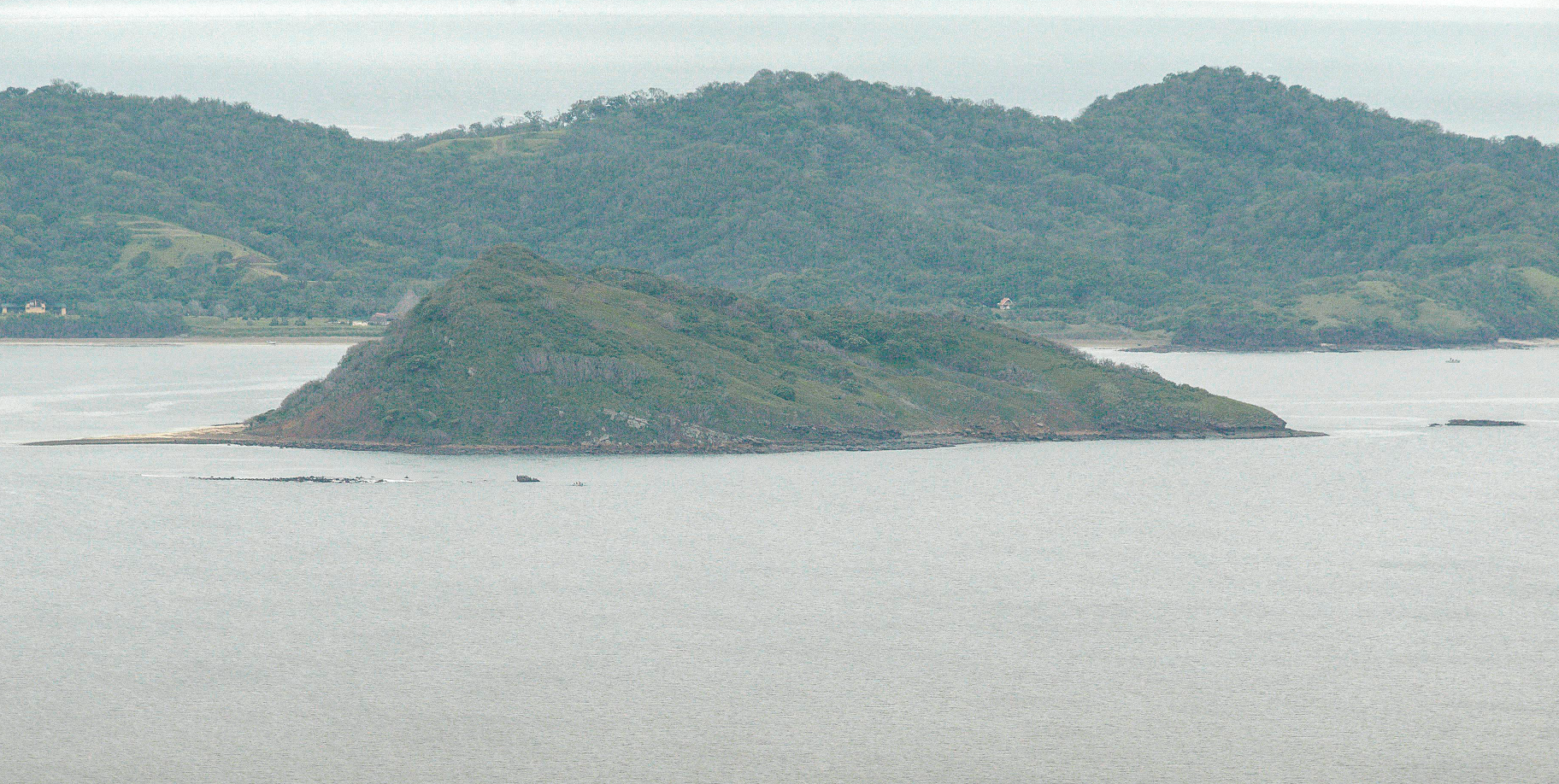 Isla Bolaños se encuentra en bahía Salinas, al norte de Costa Rica.