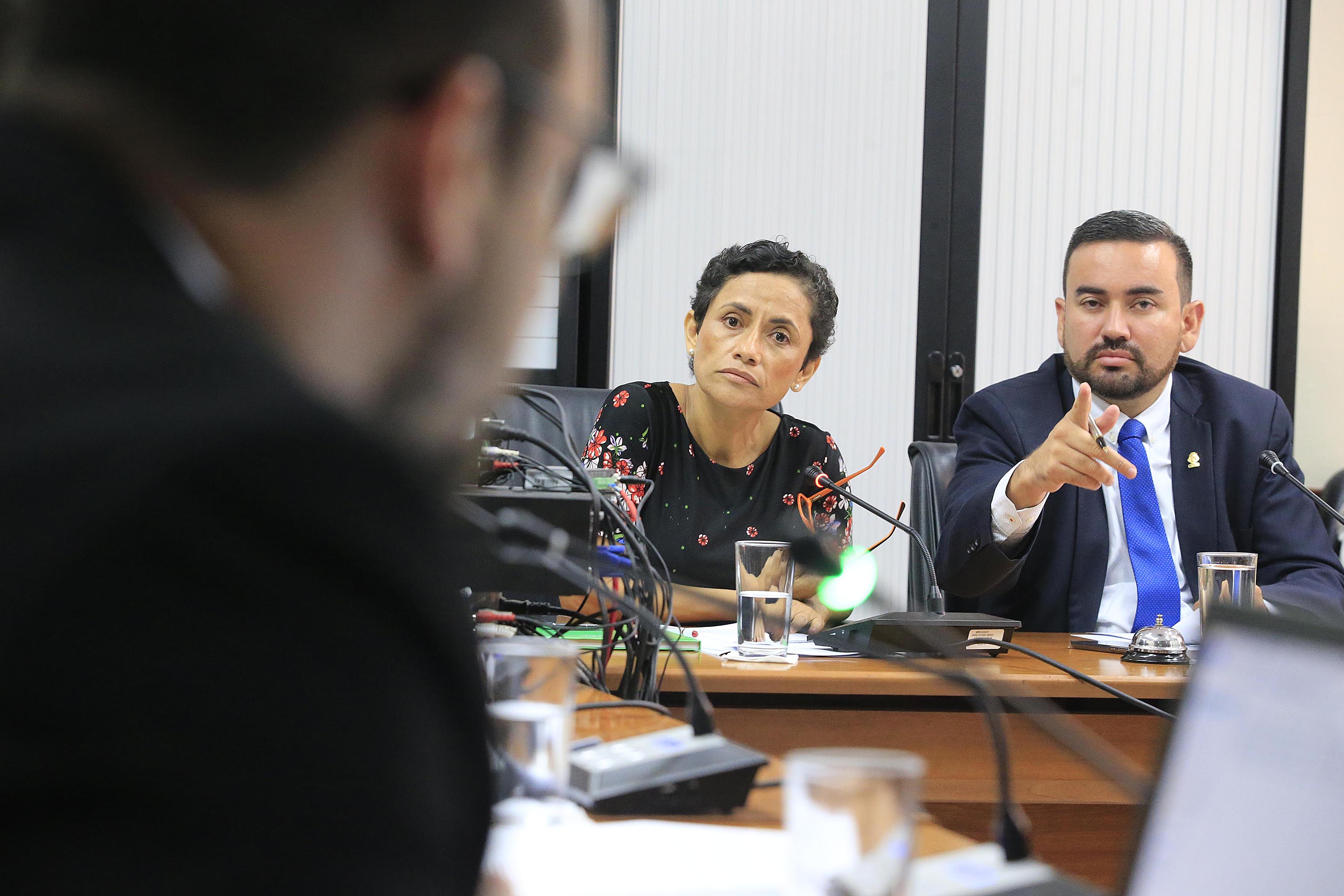 Asamblea Legislativa. Esta mañana comparecieron la Ministra de Cultura, Sylvie Durán, y el Presidente Ejecutivo del SINART, Mario Alfaro, ante la Comisión de Control de Ingreso y el Gasto Público, presidida por el diputado Jonathan Prendas. Foto: Rafael Pacheco