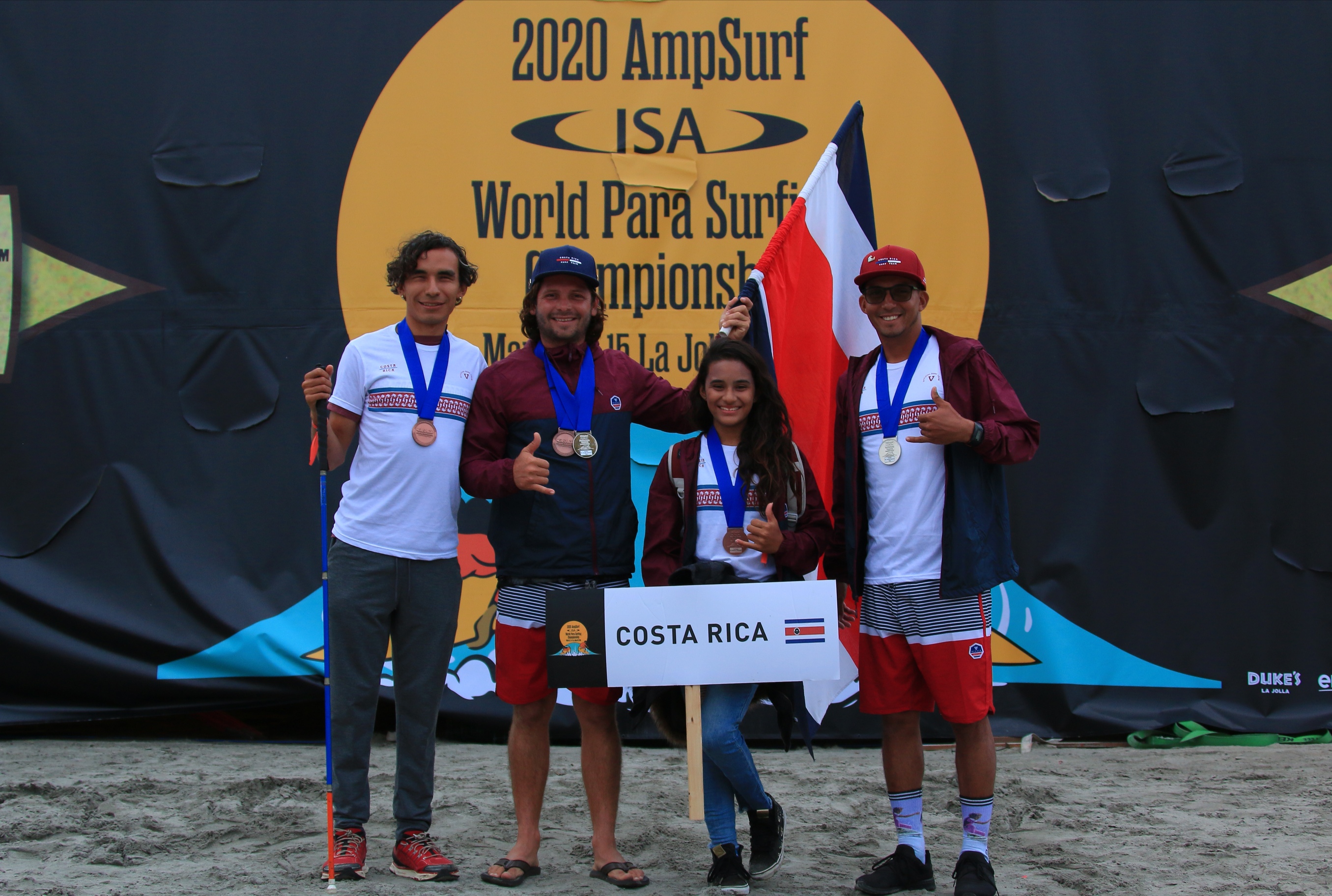 Mundial de Surf Adaptado
16/03/2020
Henry Martínez, el entrenador Mikel Venegas, Jimena Ruiz y Roy Calderón, son los medallistas ticos en el Mundial de Surf Adaptado en La Jolla, California, Estados Unidos. Cortesia_ Surfing Nation Magazine / Lois Solano