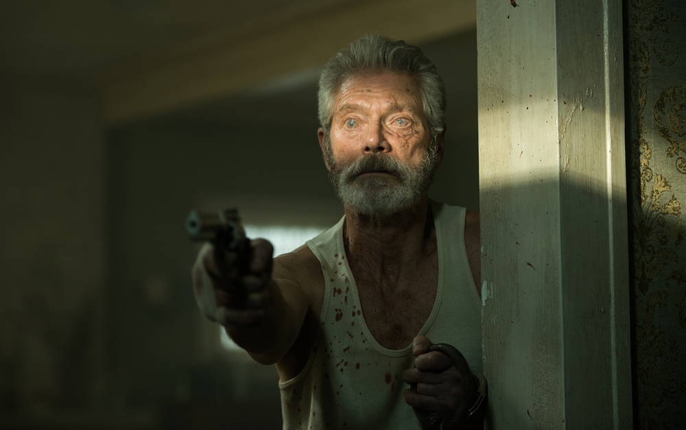 Inesperado. Stephen Lang encarna a un despiadado y ciego veterano de guerra que tiene una fortuna de seis dígitos en su casa. Cortesía de Discine