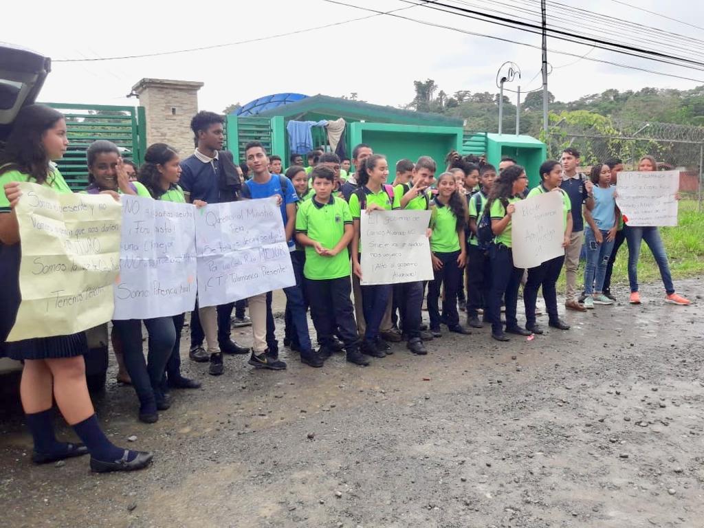 Estudiantes del Colegio Técnico de Talamanca mantienen cerradas las instalaciones.