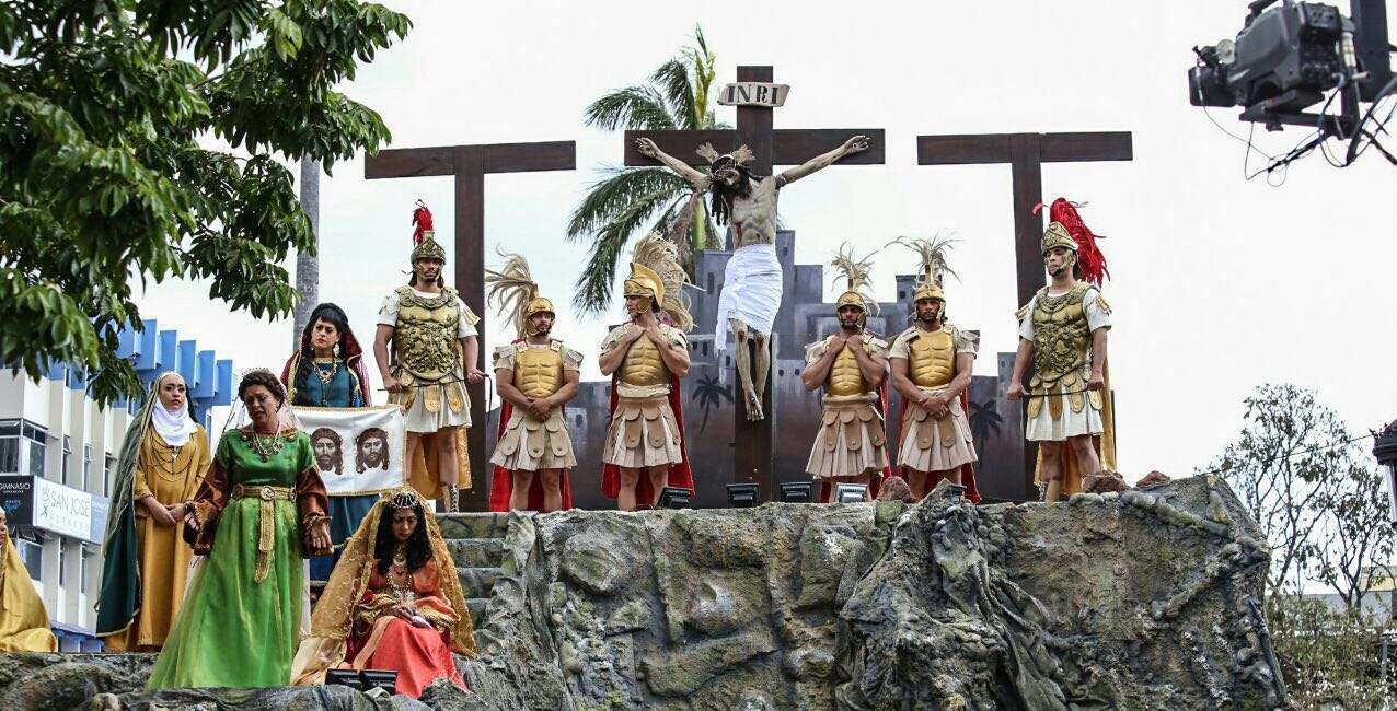 Procesiones en Chepe de Semana Santa en las que participó Andrés Salas, empleado de salud ocupacional de la Municipalidad de San José. Llamó la atención en la procesión del Encuentro, por su belleza