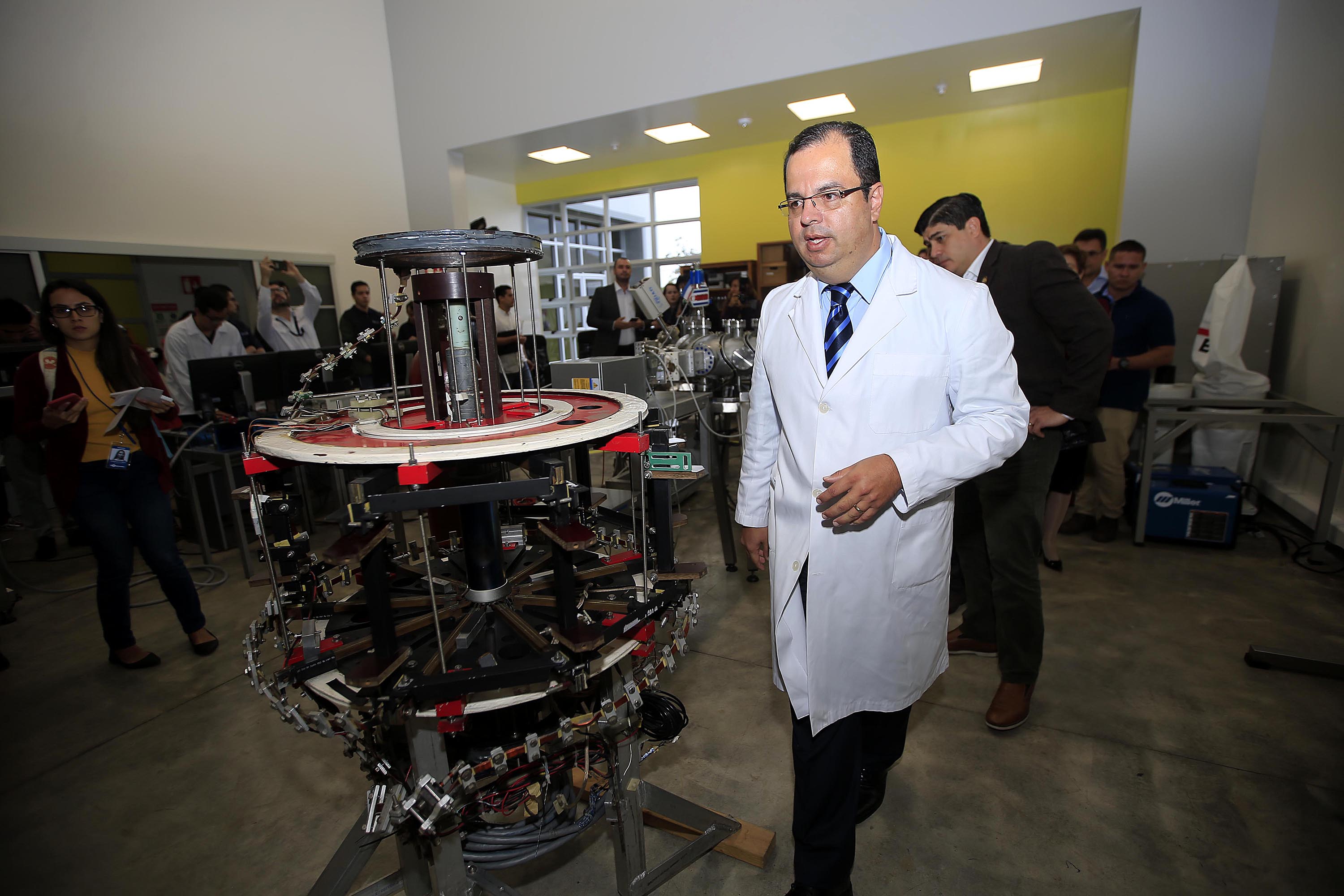 21/06/2019 Instituto Tecnológico de Costa Rica (TEC). Este viernes fue inaugurado el primer laboratorio de Plasmas para Energía de Fusión y Aplicaciones de Centroamérica. Este es el tercer laboratorio de este tipo a nivel Latinoamericano y es dirigido por el doctor Iván Vargas. El evento contó con la participación del presidente de la República, Carlos Alvarado. Foto: Rafael Pacheco