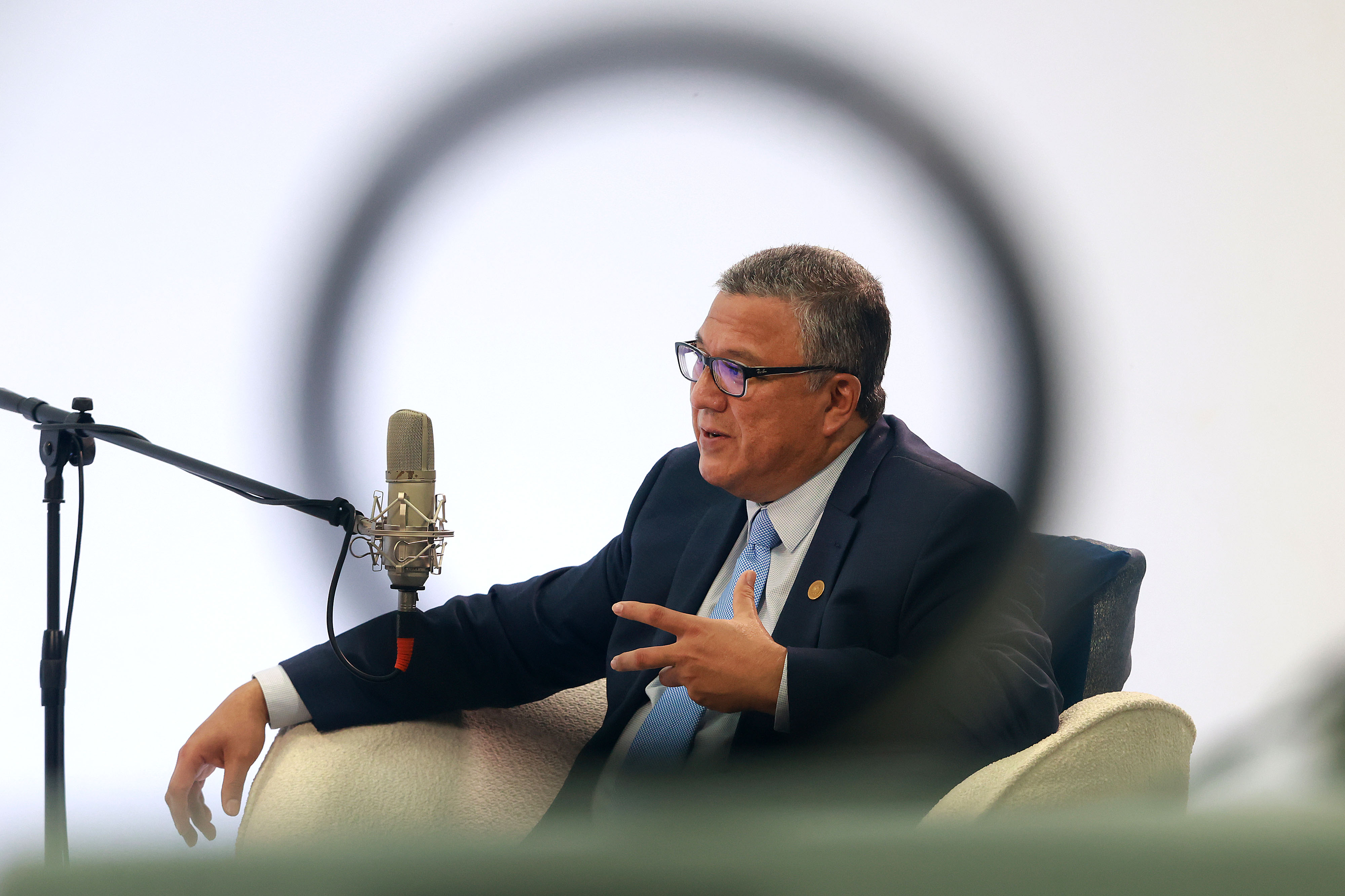 ¿Son suficientes las becas en la UCR? El rector ofrece su análisis