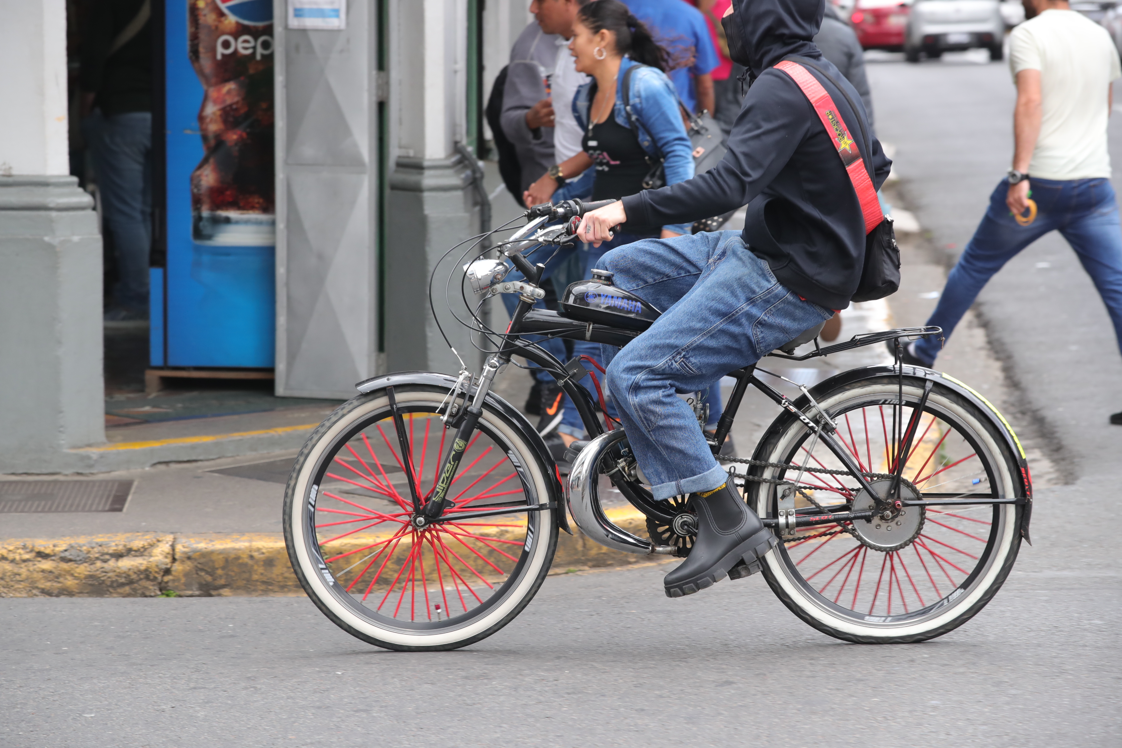 Una bicimoto outlet necesita placas