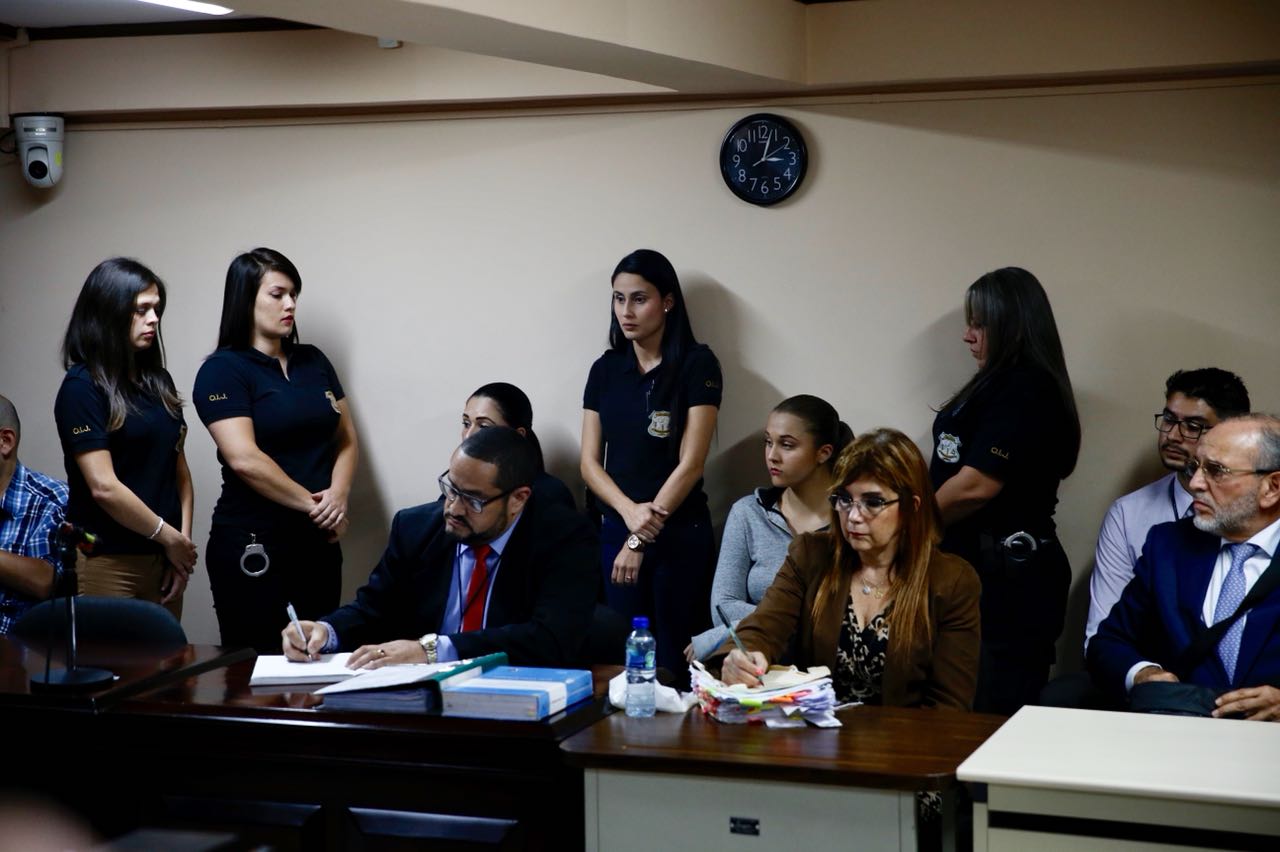 Sentencia condenatoria por el caso de Gerardo Cruz. Su exnovia, Samady Fonseca, recibió una pena de 30 años de cárcel y la hija de esta, Kristina Valerín, una condena de 25 años. Alejandro Gamboa.