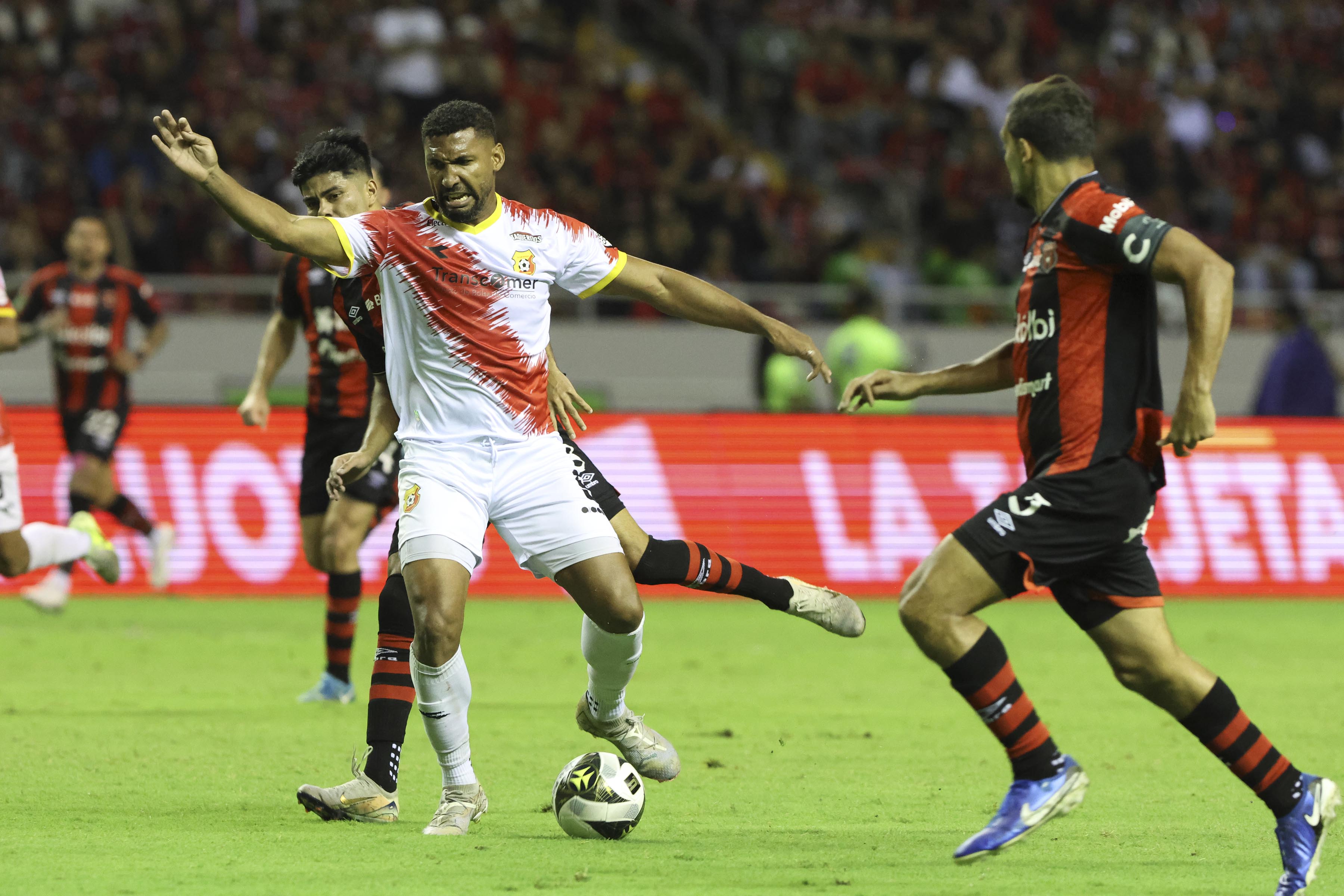 LDA vs Herediano