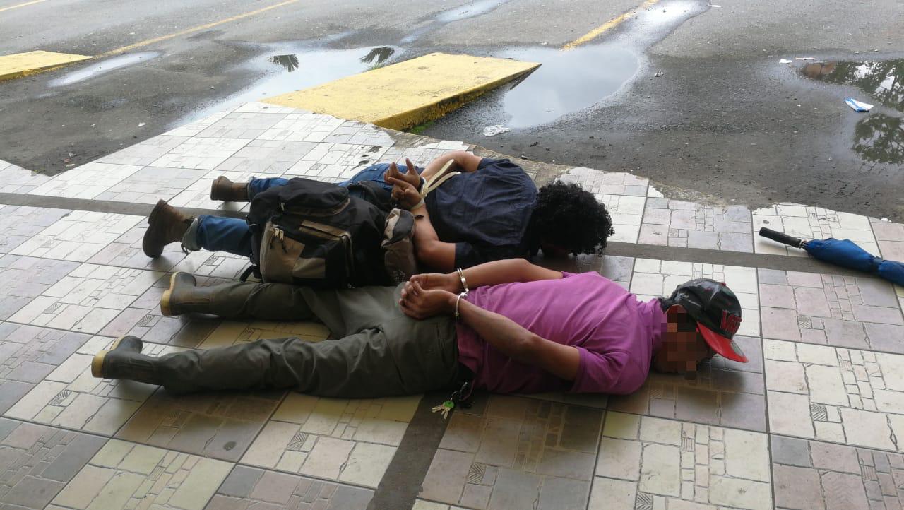 Los dos sujetos fueron detenidos la mañana de este viernes, Alvaro Ramón Sequeira Mendiola y su hijastro. Foto cortesía OIJ.