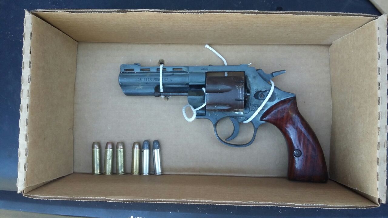 Droga y dinero figura entre lo decomisado por el OIJ. Foto: OIJ para LN