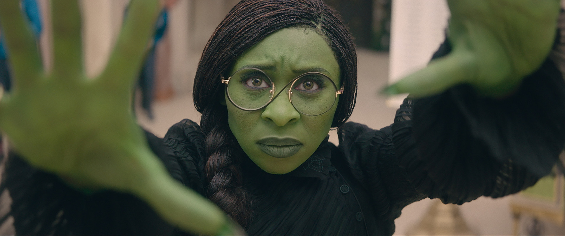 Cynthia Erivo como Elphaba en la película Wicked.
