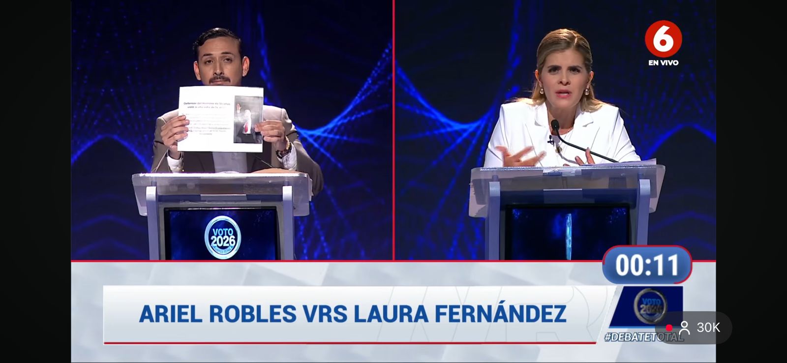 Ariel Robles muestra a Laura Fernández el antecedente de José Miguel Villalobos, en que calificó de normal una relación sexual entre un adulto y una menor de edad.