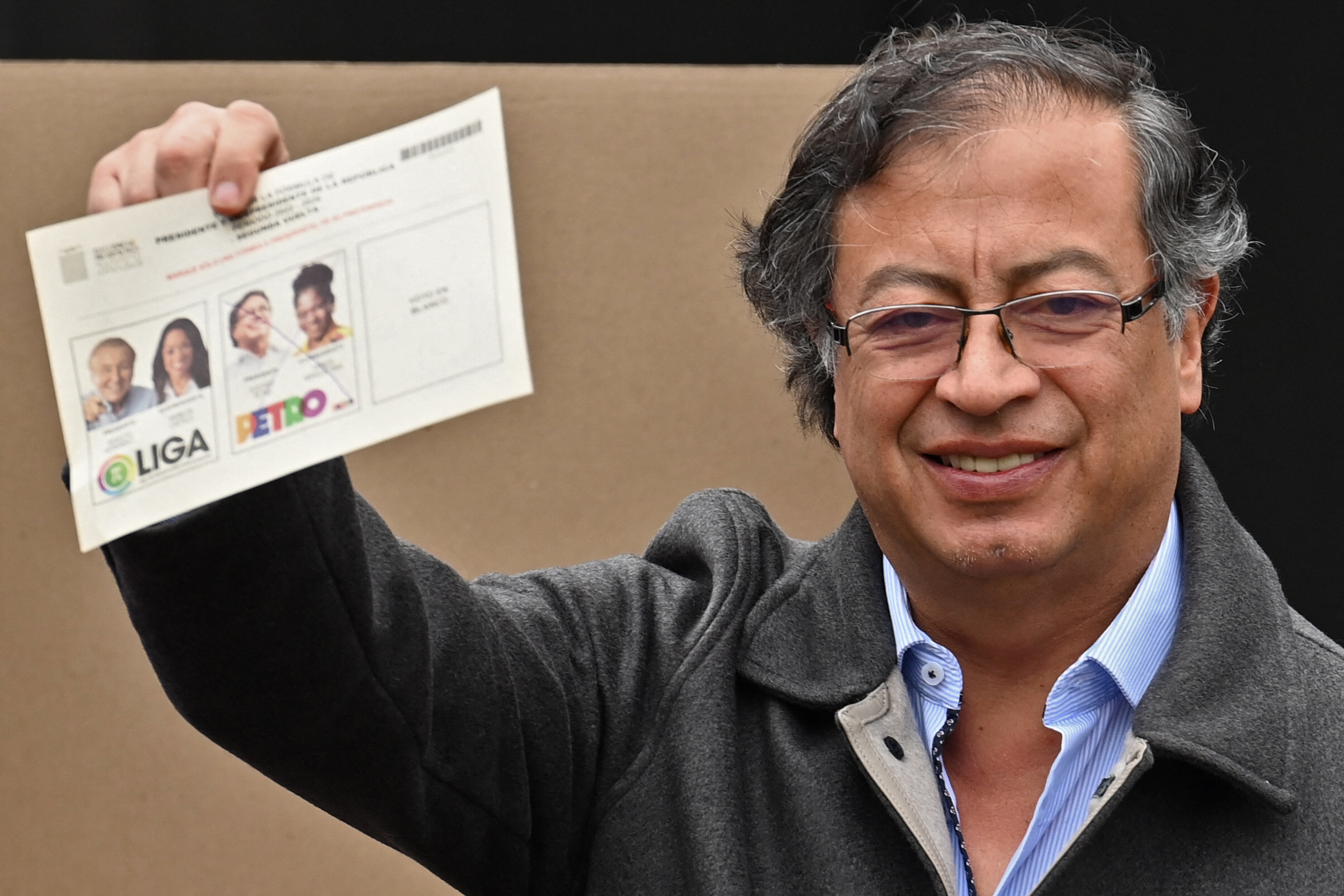 Gustavo Petro lidera el balotaje en Colombia.