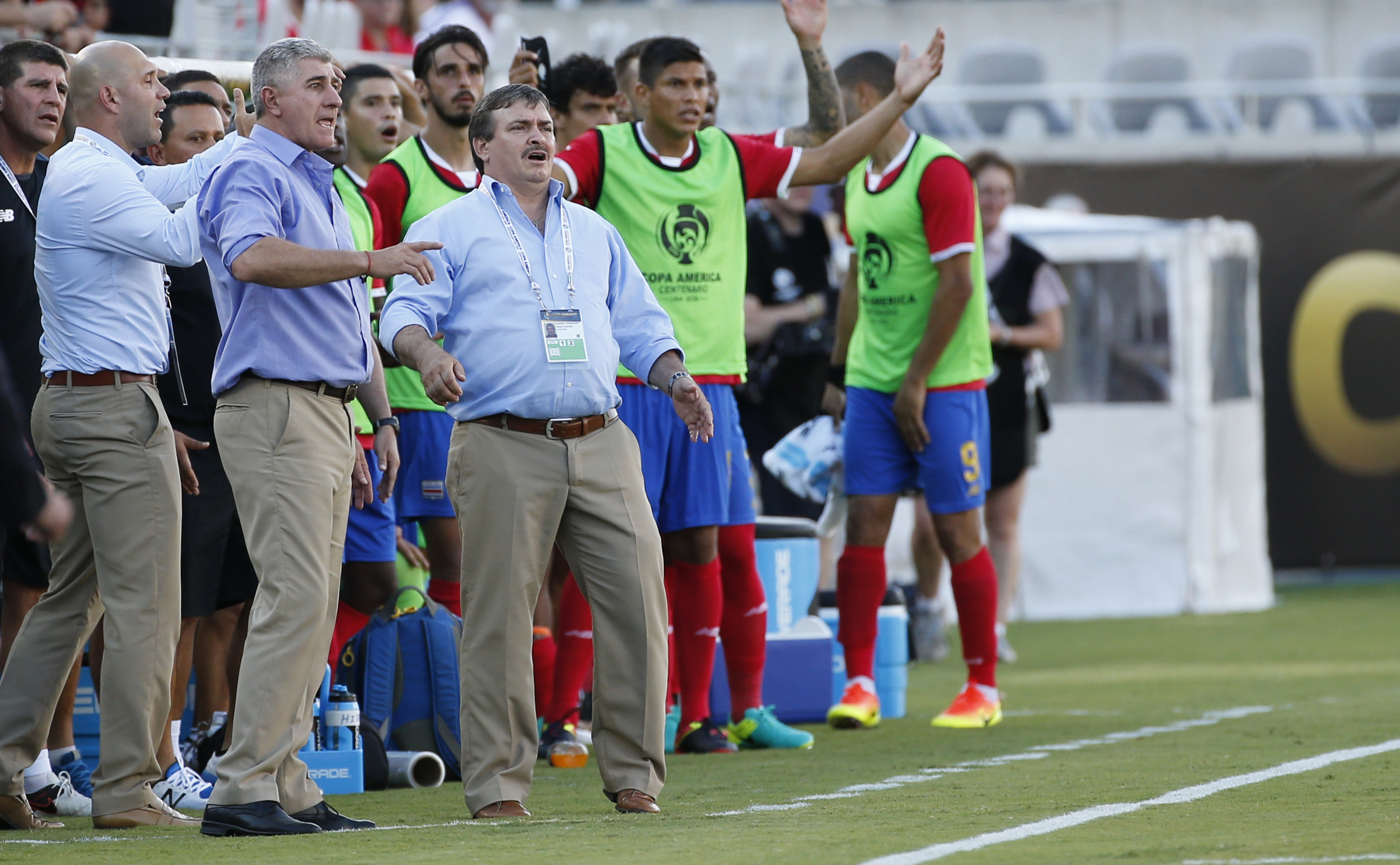 Óscar Ramírez, técnico de Costa Rica, en el juego ante Paraguay. Ticos y Guaraníes empataron 0-0 en Orlando.