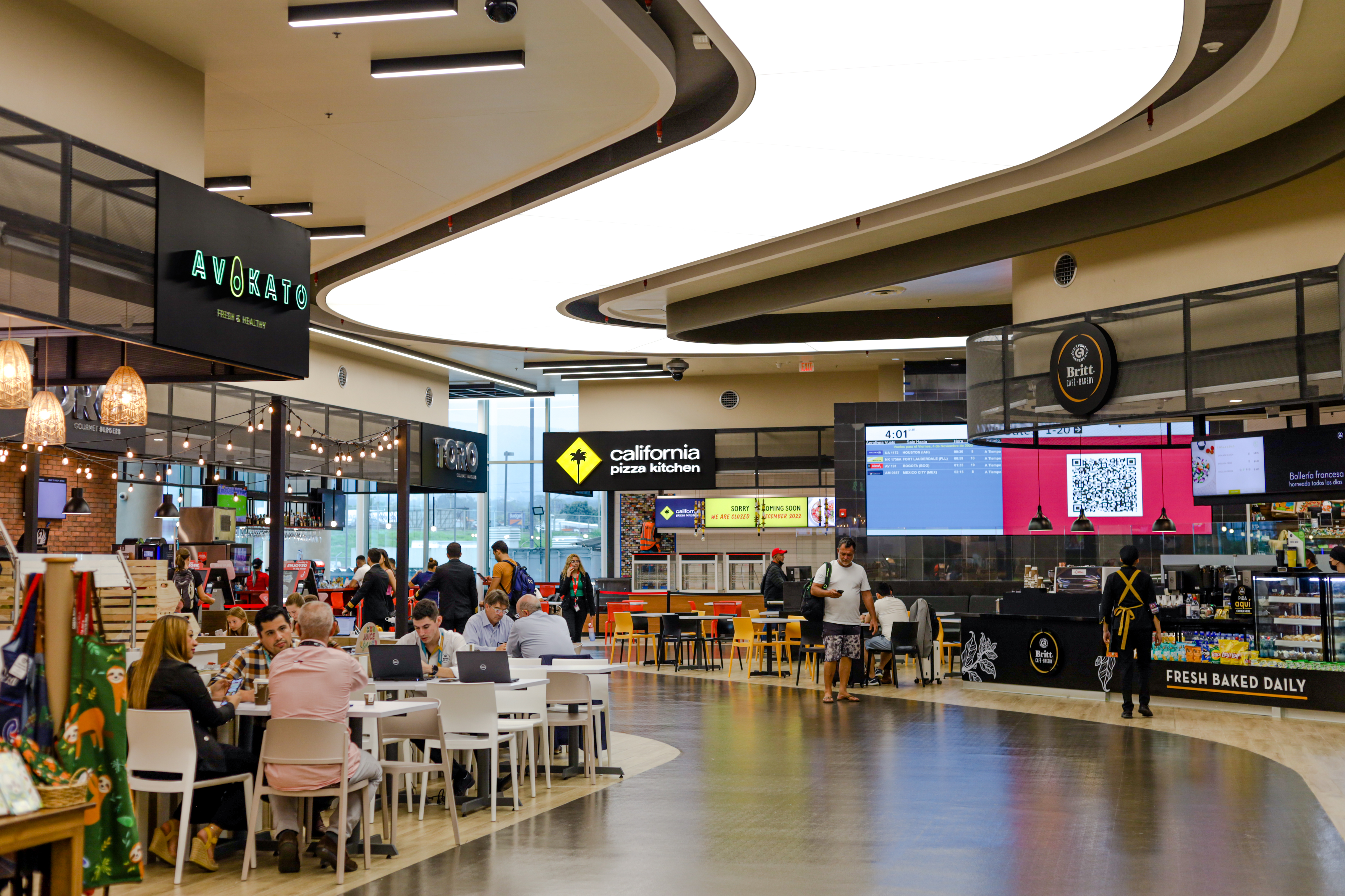 Aeropuerto Juan Santamaría inauguró nuevo edificio comercial con oferta  gastronómica | El Financiero