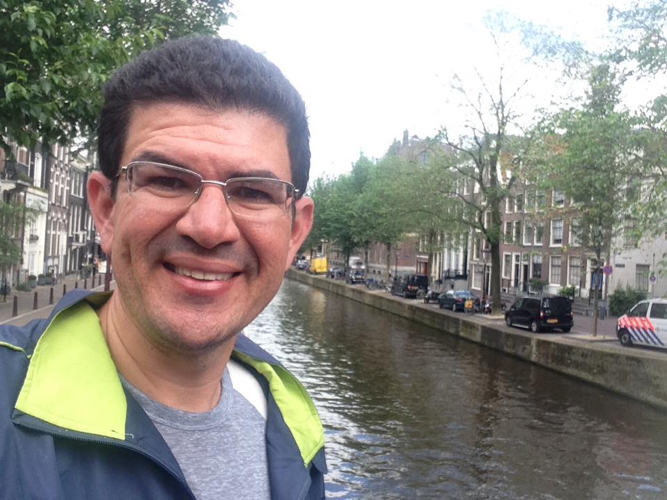 Jairo Villegas en Ámsterdam, capital de Holanda, mayo del 2017. Durante ese viaje visitó puntos estratégicos de 17 países de Europa, en 21 días.