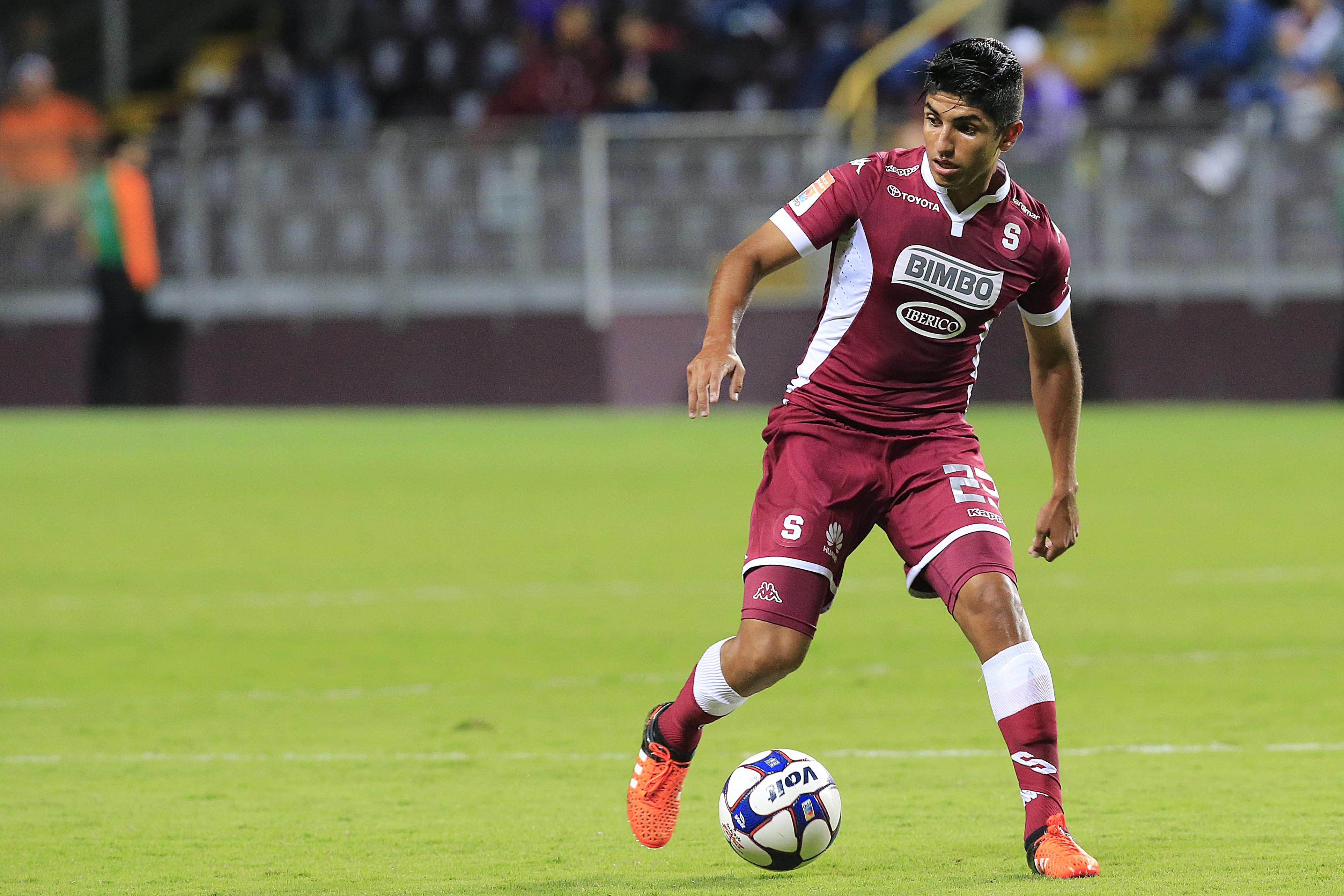 27/7/16. Estadio Ricardo Saprissa. El Deportivo Saprissa recibió a Cartaginés, en la cuarta jornada del Torneo de Invierno 2016. Juan Bustos Golobio. Foto: Rafael Pacheco