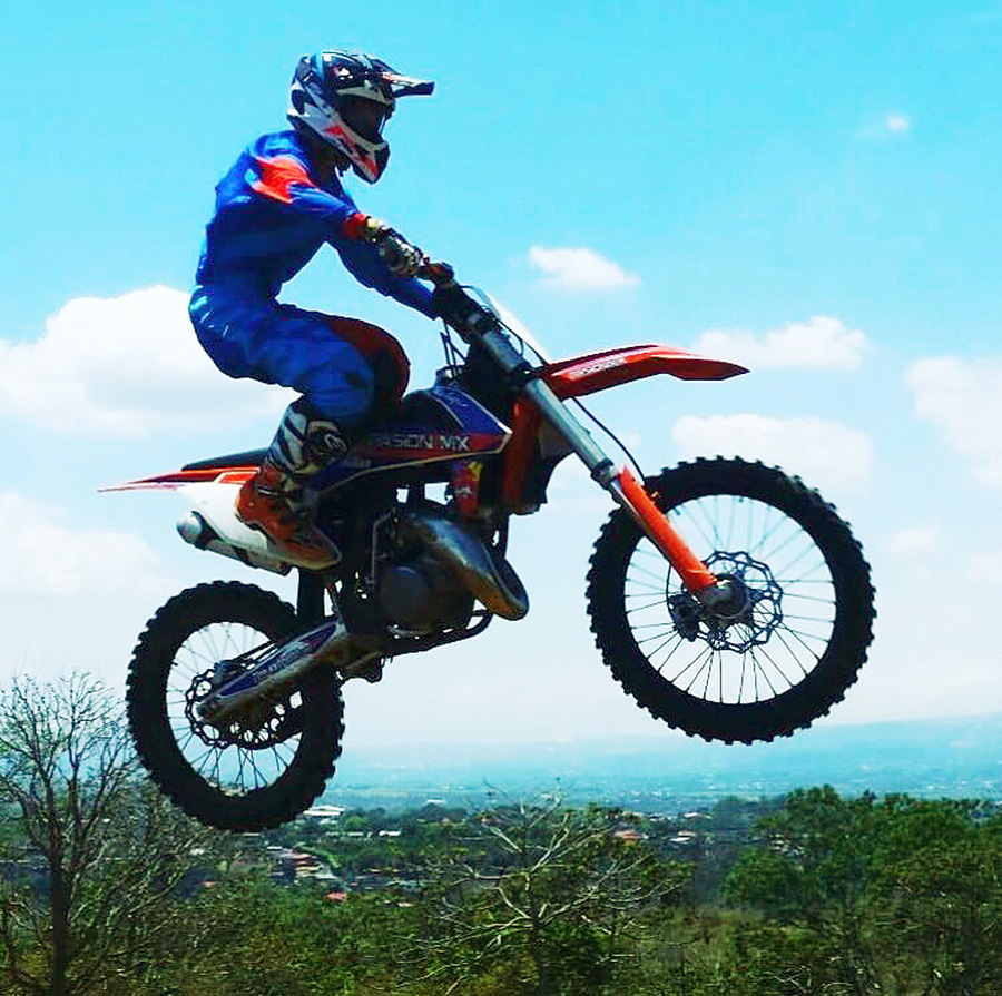 22/3/18 Piloto María Paula Saborio bicampeona nacional de motocross.