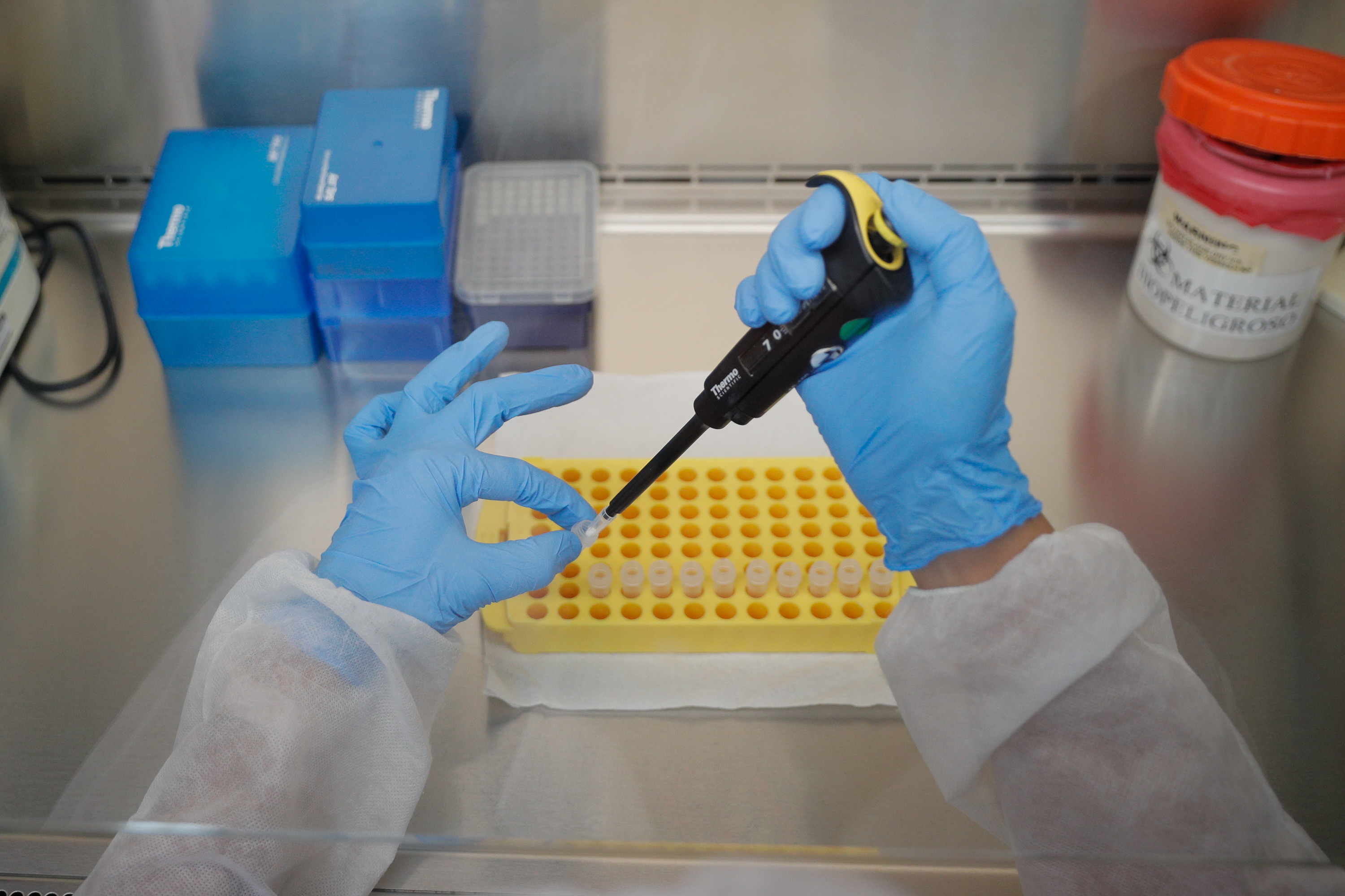 2/3/2020. Tres Ríos, INCIENSA. Simulacro del procedimiento para analizar casos de Coronavirus en el país. Foto Jeffrey Zamora