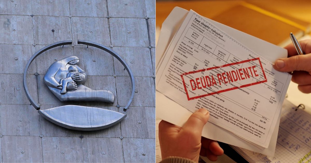 A la izquierda el logo de la CCSS y a la derecha un papel que dice deuda pendiente