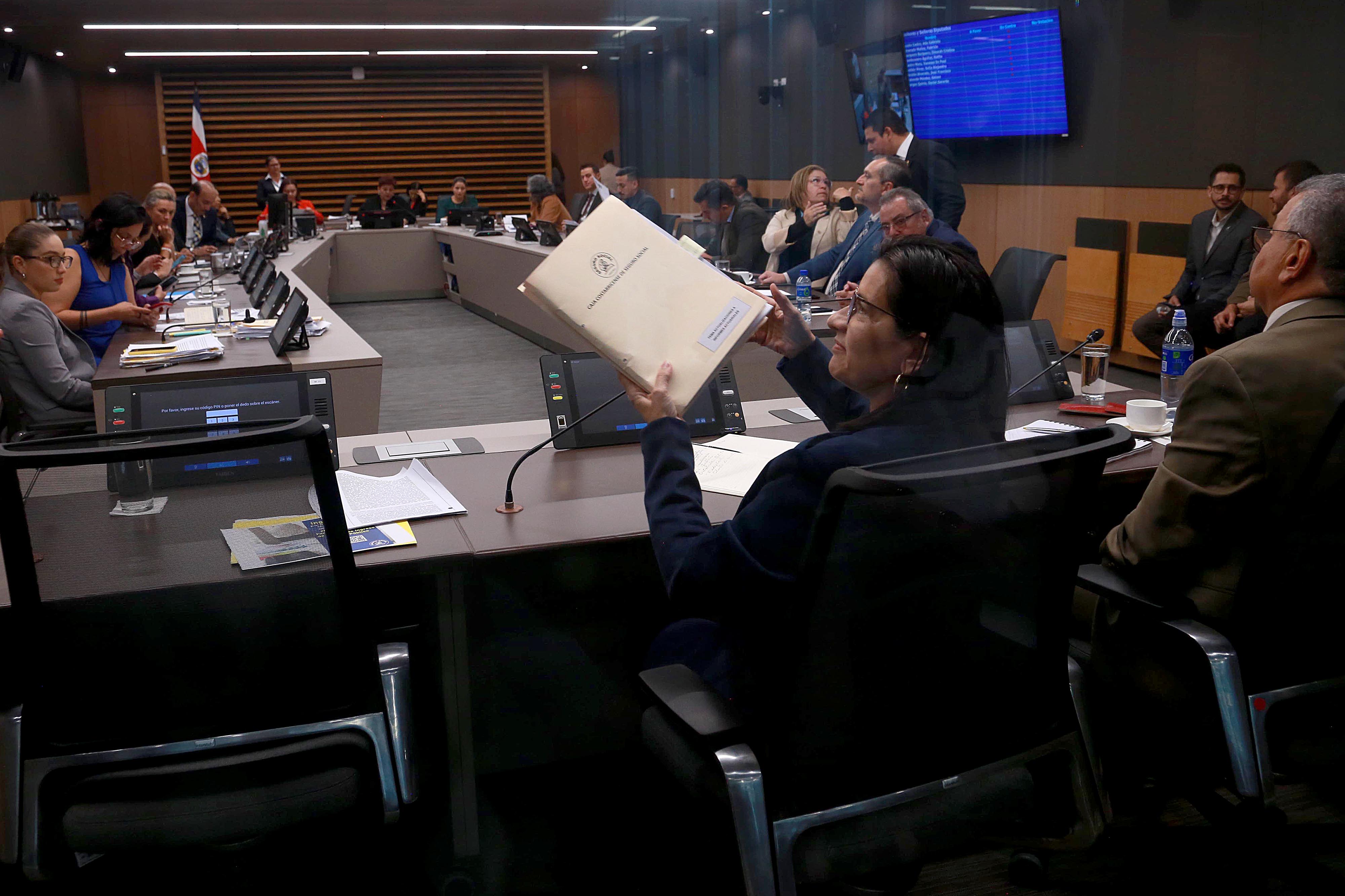 08/02/2023 Asamblea Legislativa. Comparecencia de presidenta ejecutiva de la Caja Costarricense de Seguro Social (CCSS), Marta Esquivel, en comisión de Control de Ingreso y Gasto Público. La jerarca de La Caja, fue ampliamente cuestionada por los diputados Dinorah Barquero y Francisco Nicolás, entre otros. Foto: Rafael Pacheco Granados
