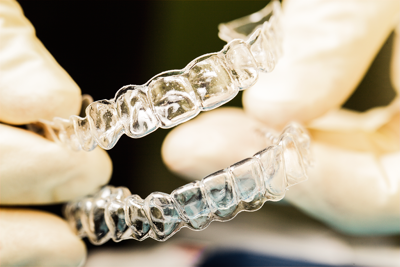 La investigación de la UCR demostró que los blanqueamientos con fundas, que comúnmente se aplican en las casas, causaron una pérdida de fosfato y carbonato en las piezas dentales de los pacientes.