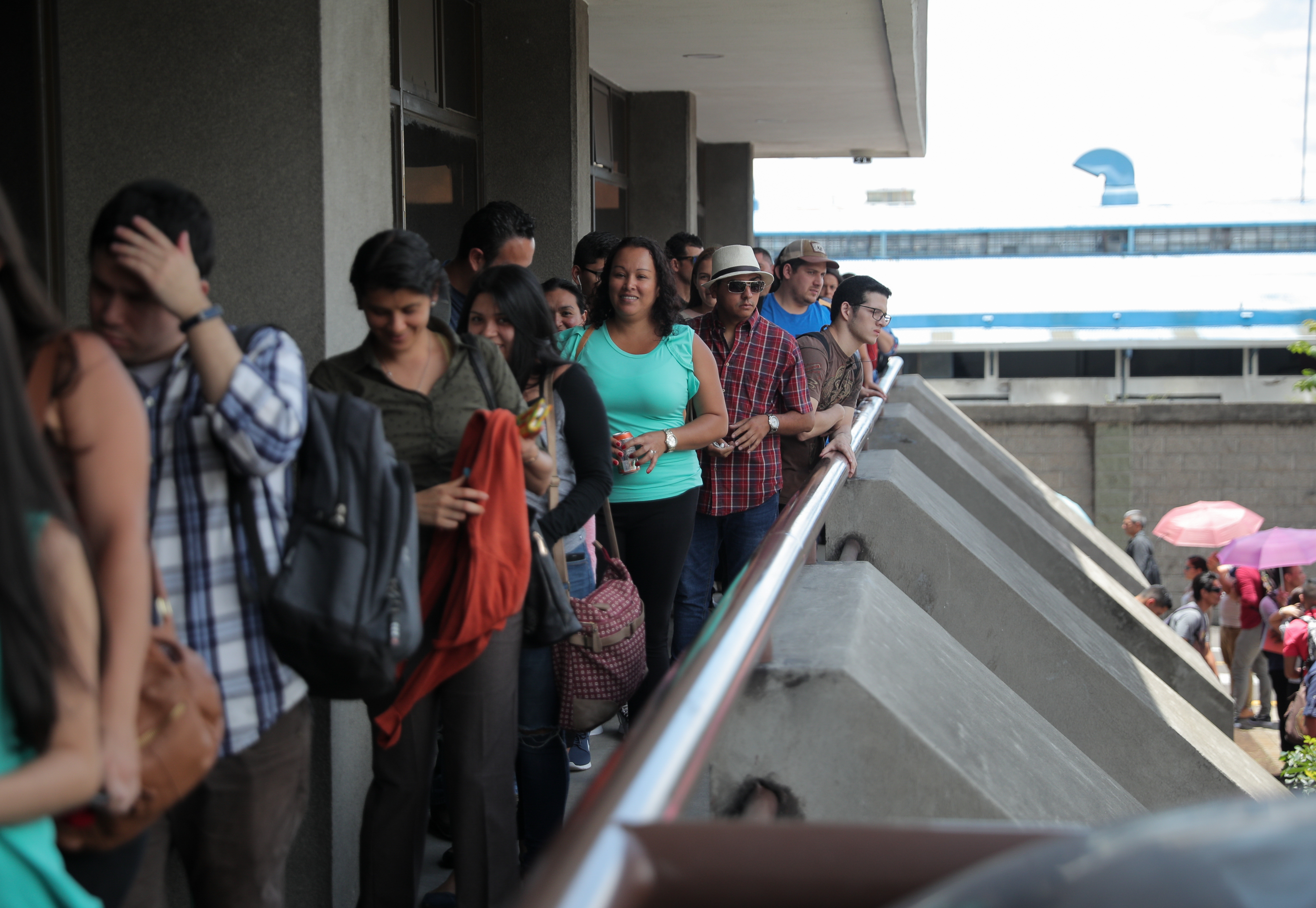 24/8/2018. San Jose. Cientos de personas asisten a la feria de empleo organizada por la municipalidad de San Jose. Foto Jeffrey Zamora