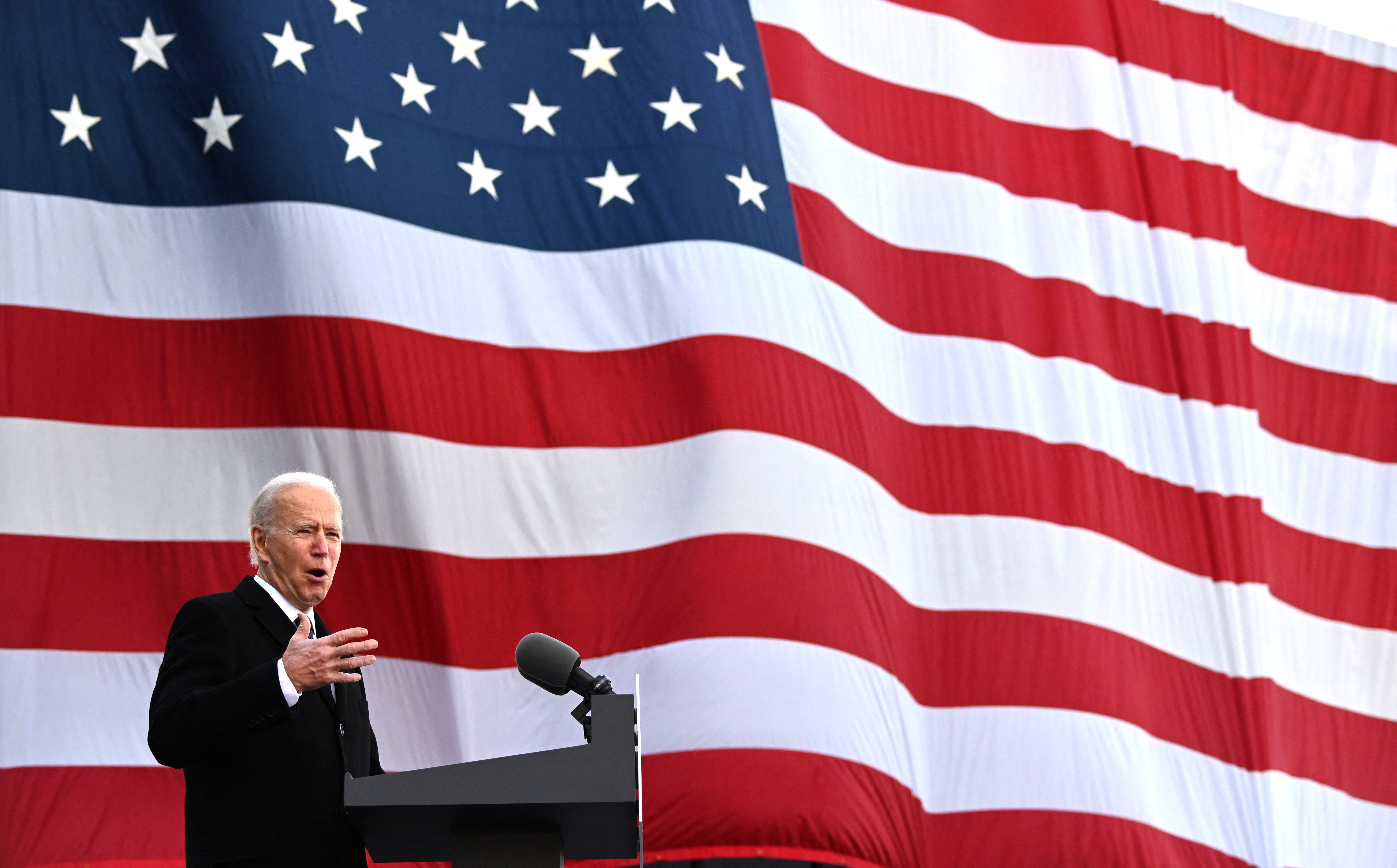 Muchos votantes demócratas, desde Nueva York hasta Míchigan, expresaron ansiedad y sorpresa ante la noticia del retiro de la candidatura de Joe Biden, algunos viendo la situación como una oportunidad y otros con preocupación.
