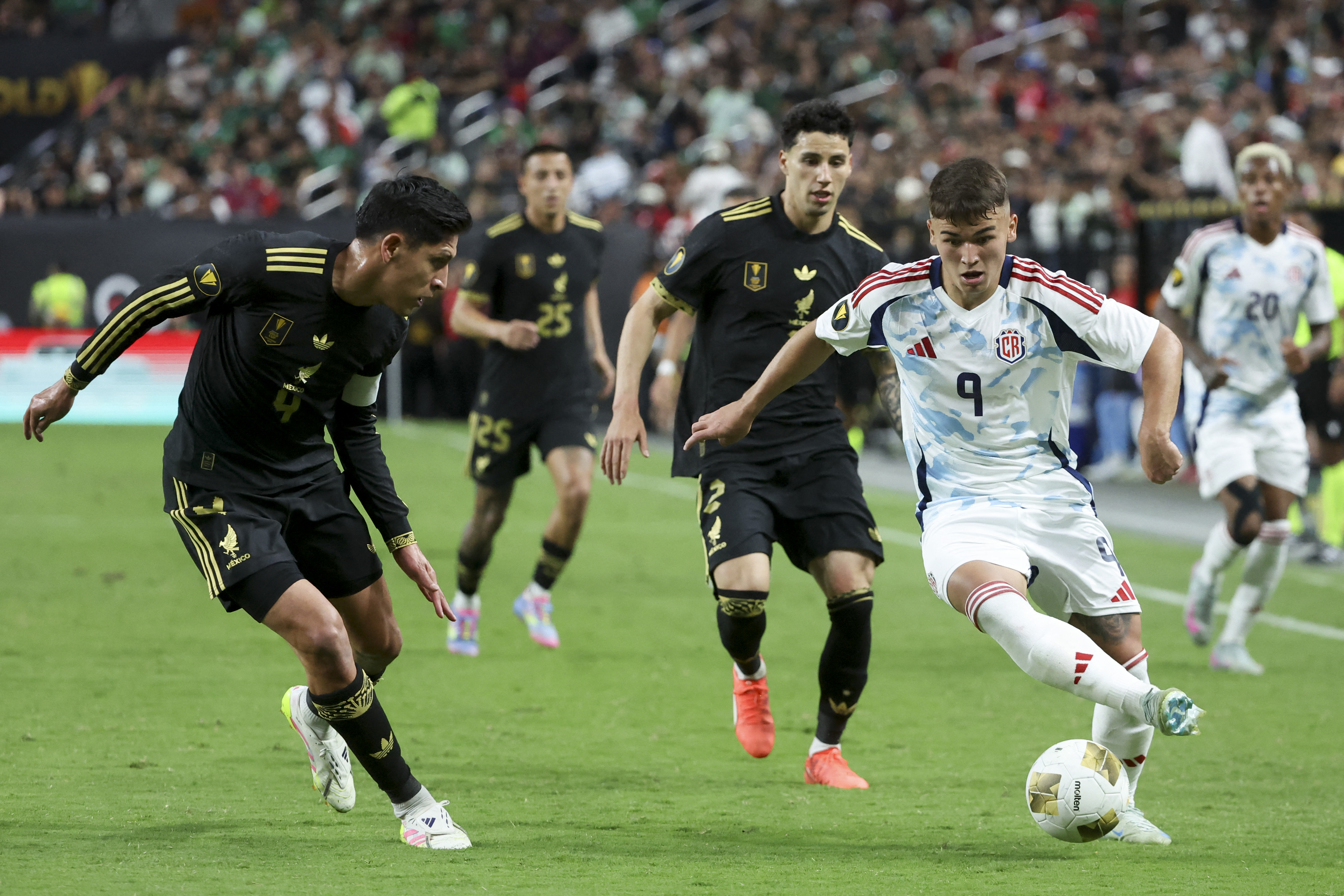 Manfred Ugalde y Joseph Mora vieron tarjeta amarilla ante México