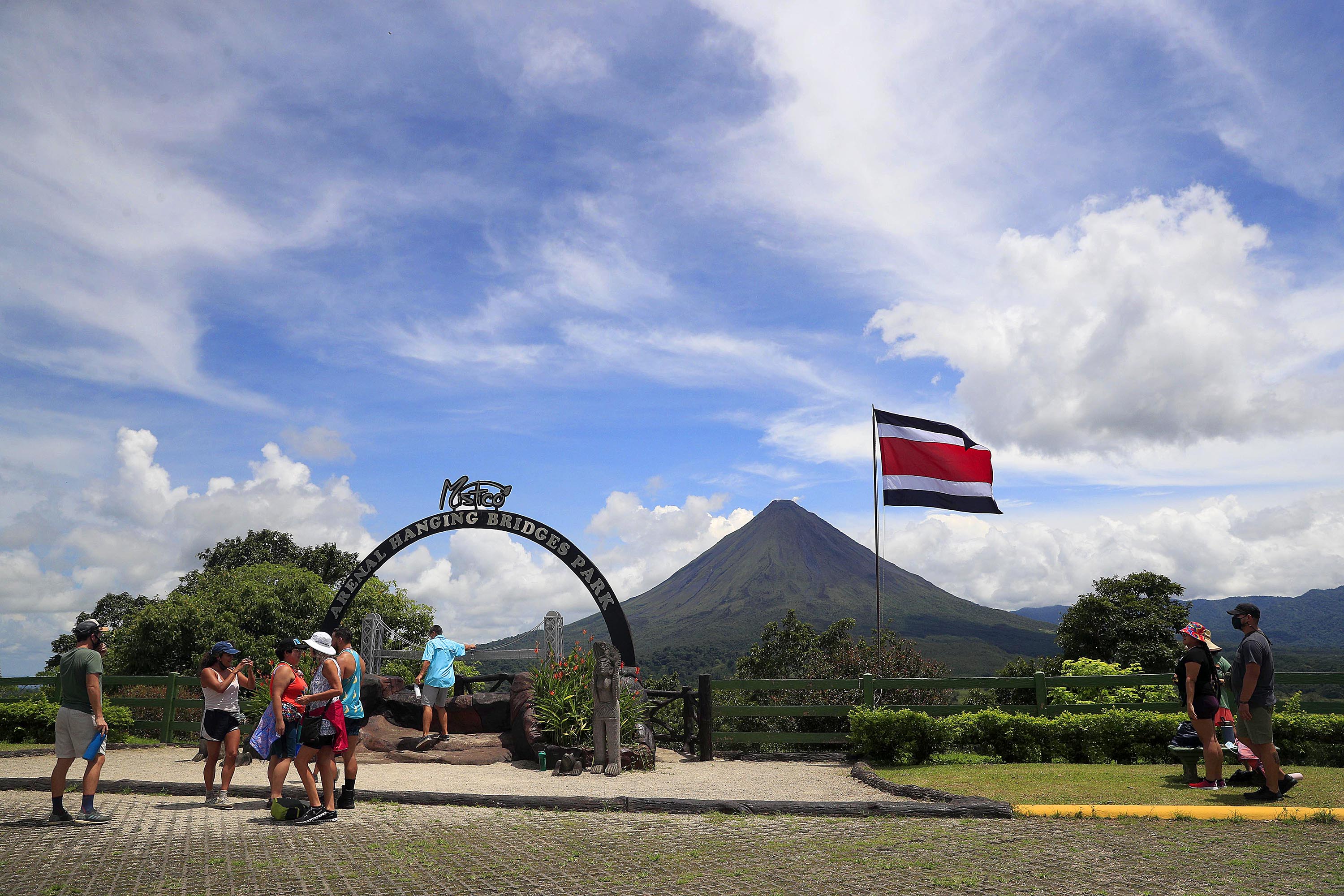29/09/2021 La Fortuna de San Carlos. El turismo, la principal actividad económica de la zona norte, empieza a resurgir paulatinamente luego de estar estancado por mucho tiempo debido a las restricciones obligadas por la pandemia. El volcán Arenal es el máximo atractivo de la zona.